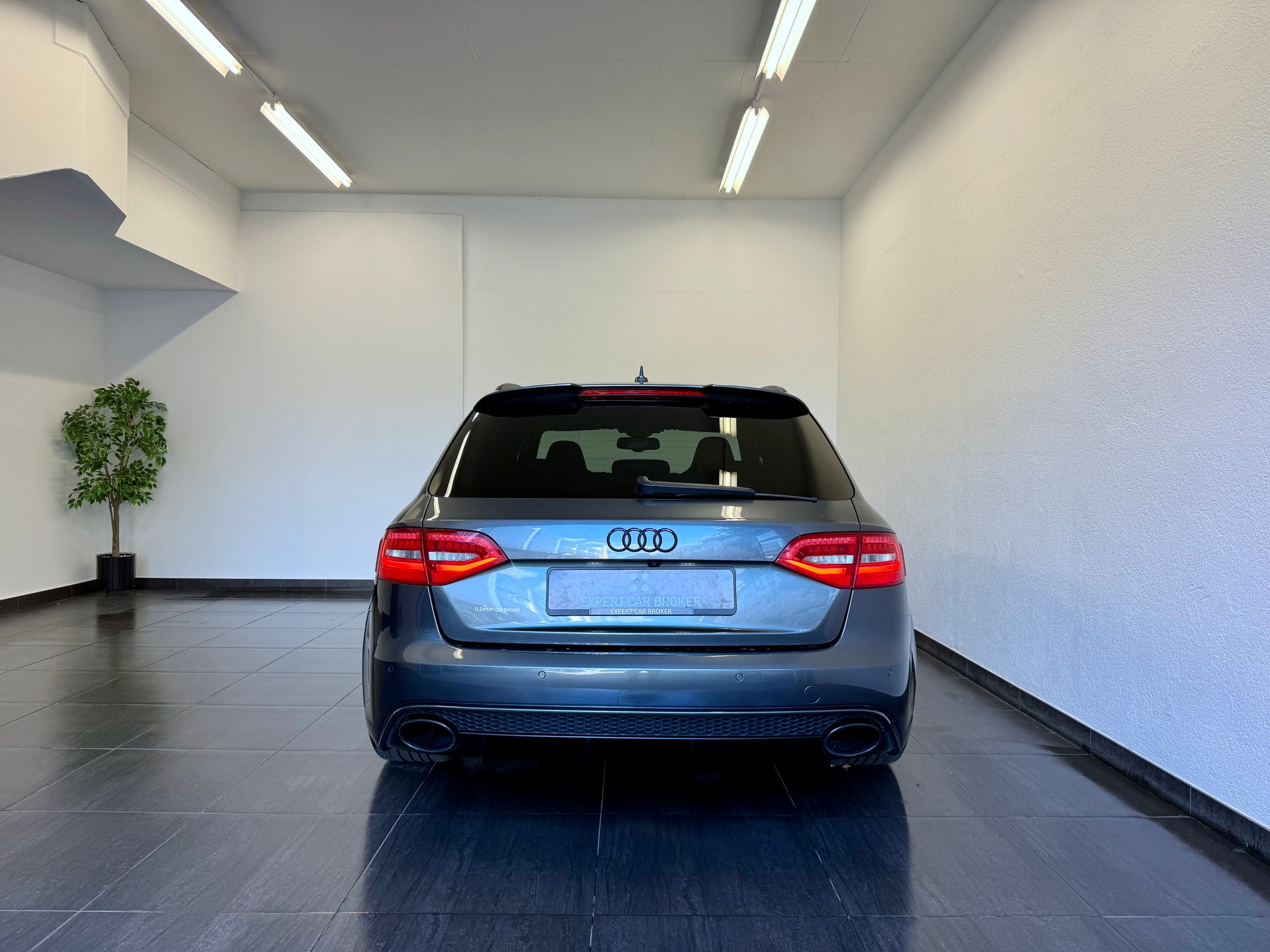 AUDI RS4 Avant 4.2 FSI V8 quattro S-tronic-image-10