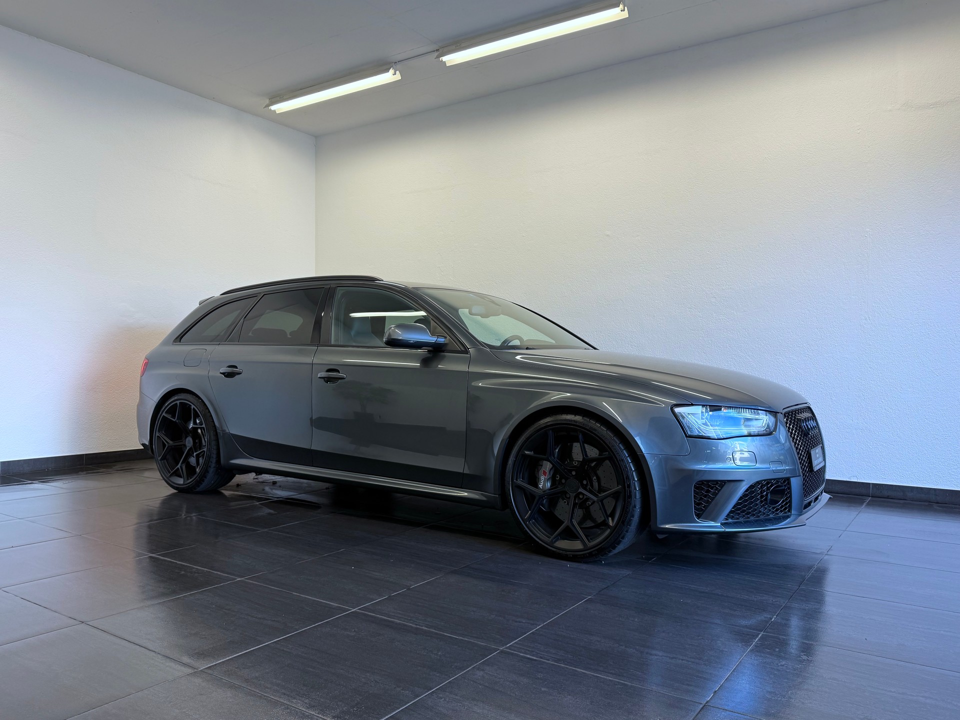 AUDI RS4 Avant 4.2 FSI V8 quattro S-tronic