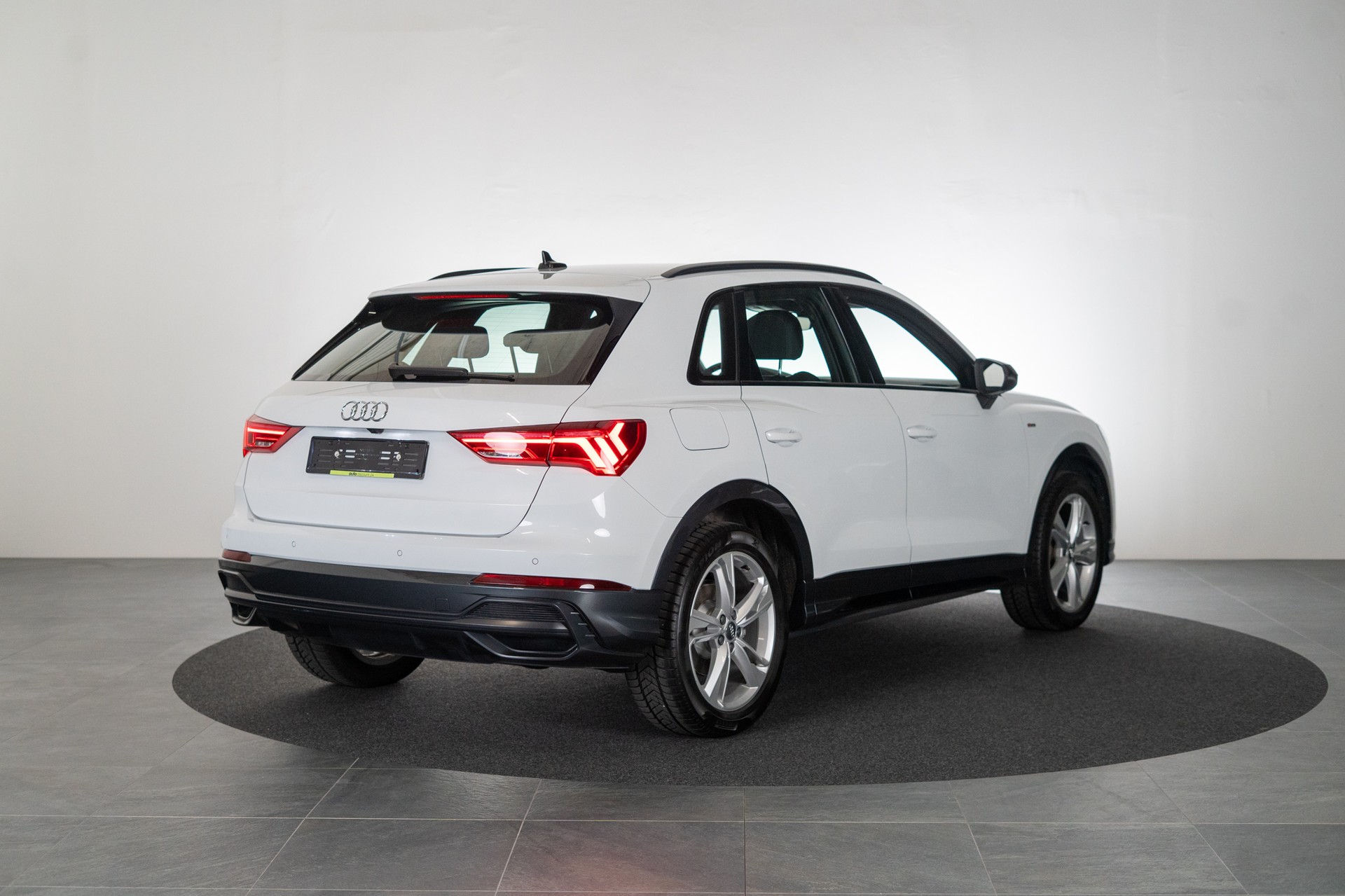AUDI Q3 1.5 35 TFSI S line S-Tronic / CH-Fahrzeug / Rückfahrkamera / S-Line-showroom-element-3
