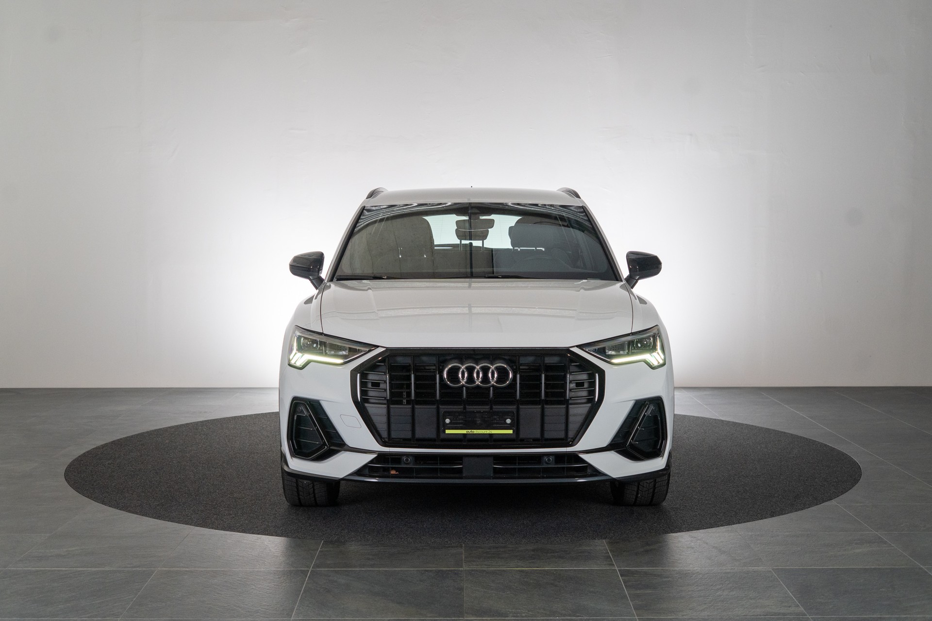 AUDI Q3 1.5 35 TFSI S line S-Tronic / CH-Fahrzeug / Rückfahrkamera / S-Line-showroom-element-1
