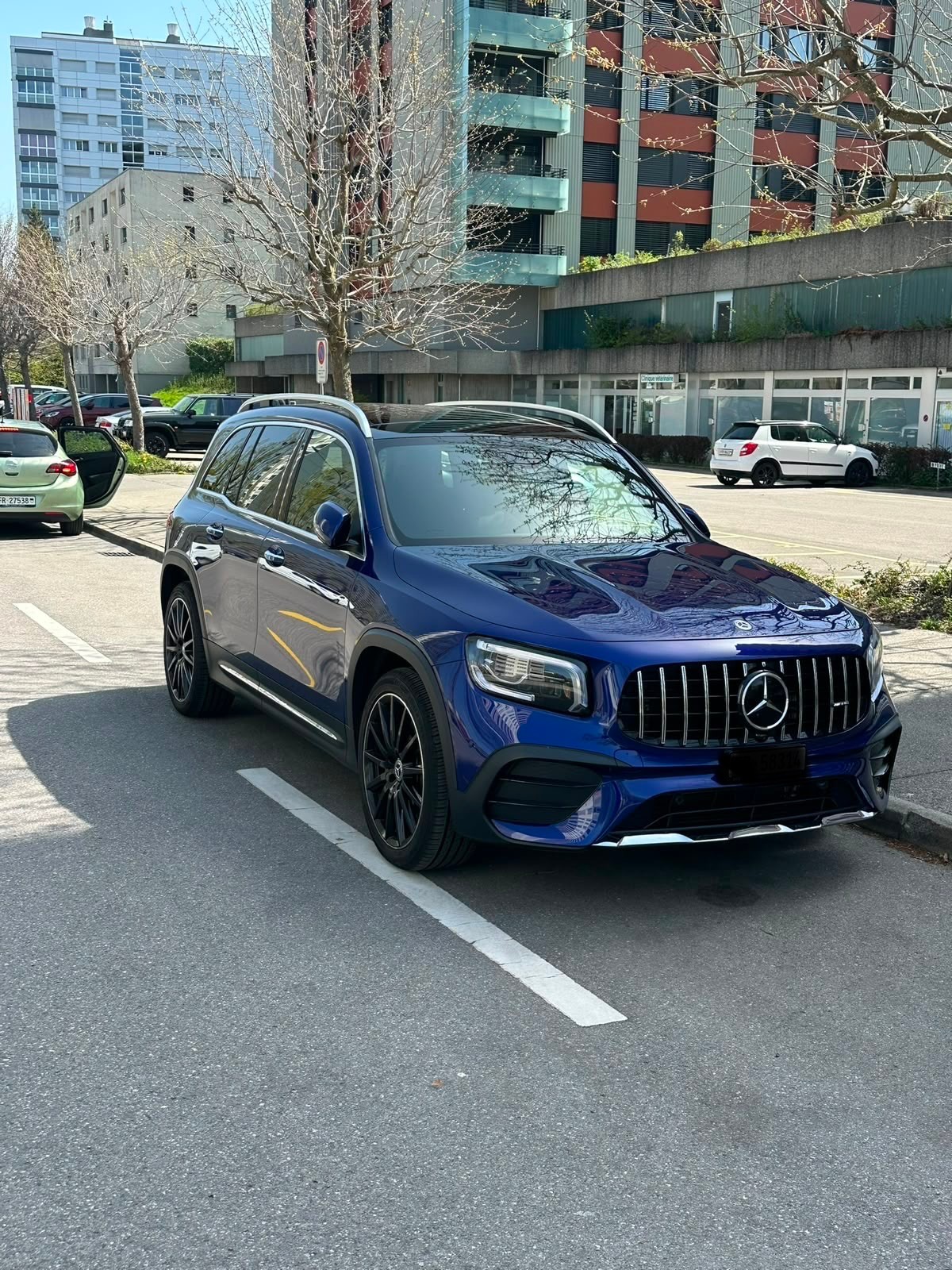 MERCEDES-BENZ GLB 250 AMG Line 4matic 8G-Tronic-image-2