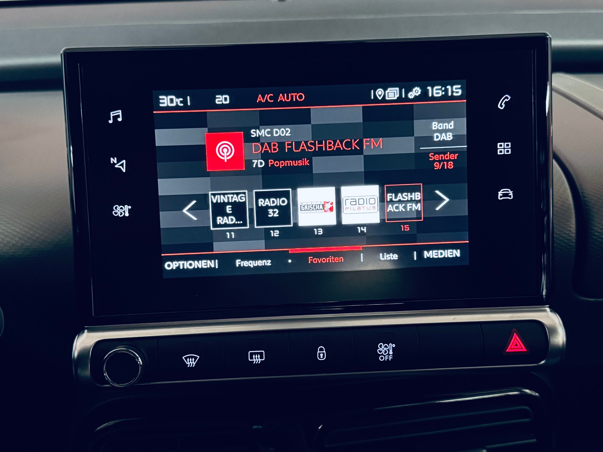 CITROEN C4 Cactus 1.2 Pure Tech Shine-image-17