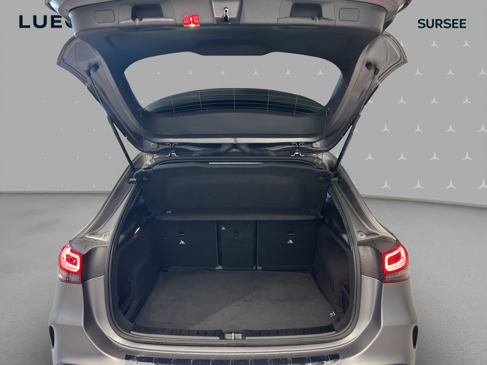 MERCEDES-BENZ GLA 250e AMG Line 8G-DCT-image-14
