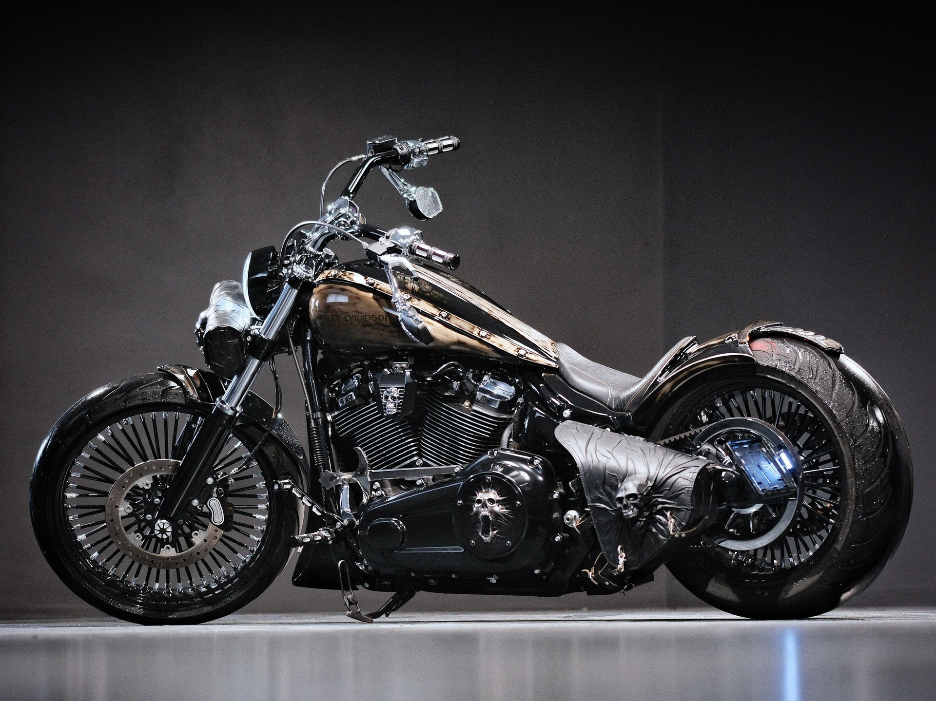 HARLEY-DAVIDSON FXBRS Breakout 114 ABS-image-2