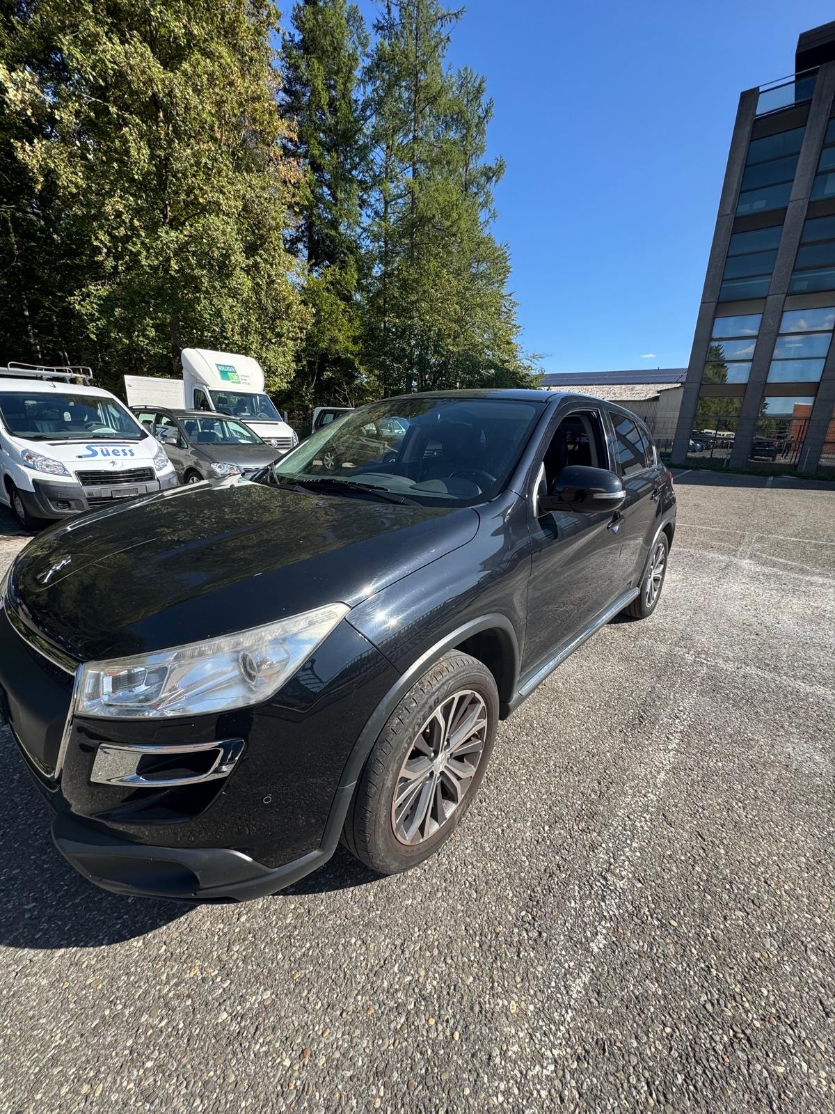 PEUGEOT 4008 1.6 HDi Allure 4WD-image-15