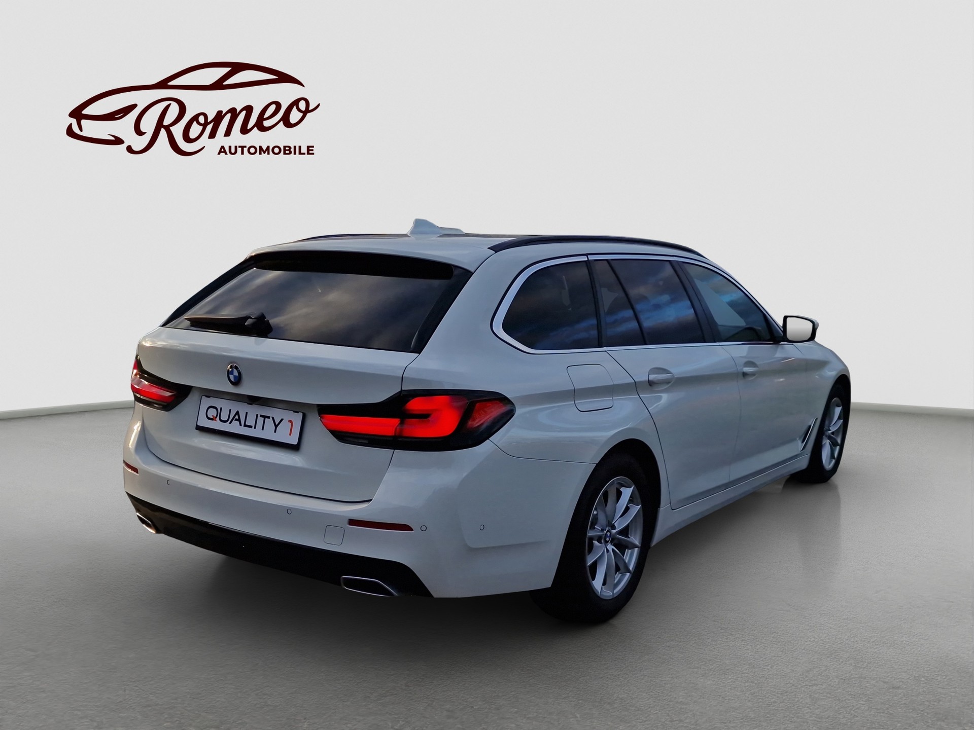 BMW 520d xDrive 48V Touring Steptronic ** Werkgarantie ** Gratis - Service ** Head Up **-image-3