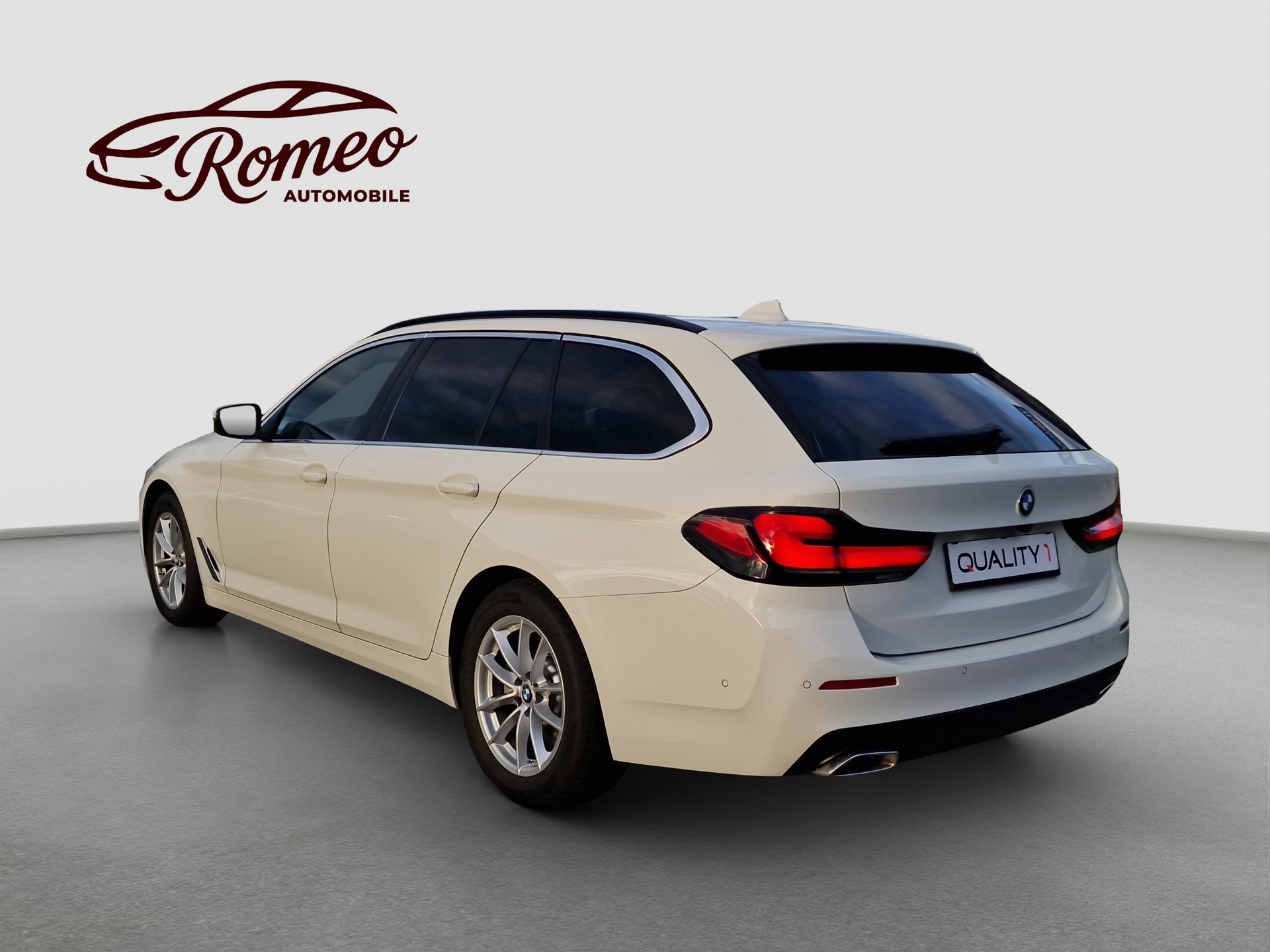 BMW 520d xDrive 48V Touring Steptronic ** Werkgarantie ** Gratis - Service ** Head Up **-image-1