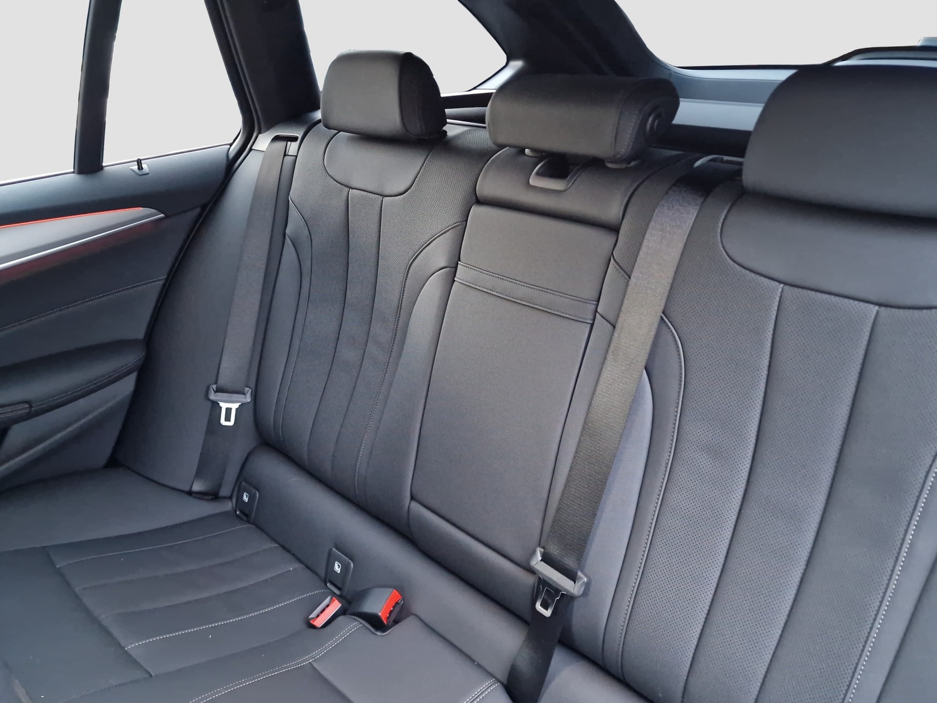 BMW 520d xDrive 48V Touring Steptronic ** Werkgarantie ** Gratis - Service ** Head Up **-image-13