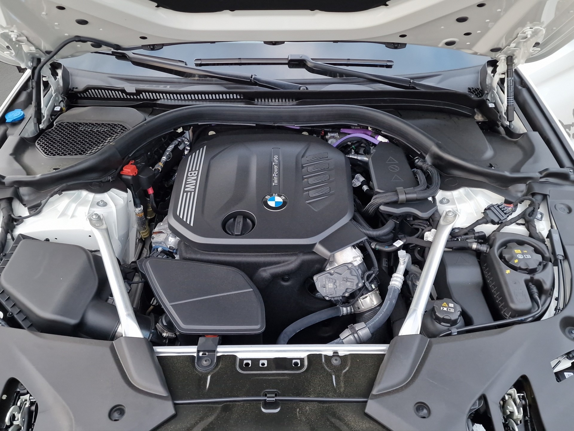 BMW 520d xDrive 48V Touring Steptronic ** Werkgarantie ** Gratis - Service ** Head Up **-image-15