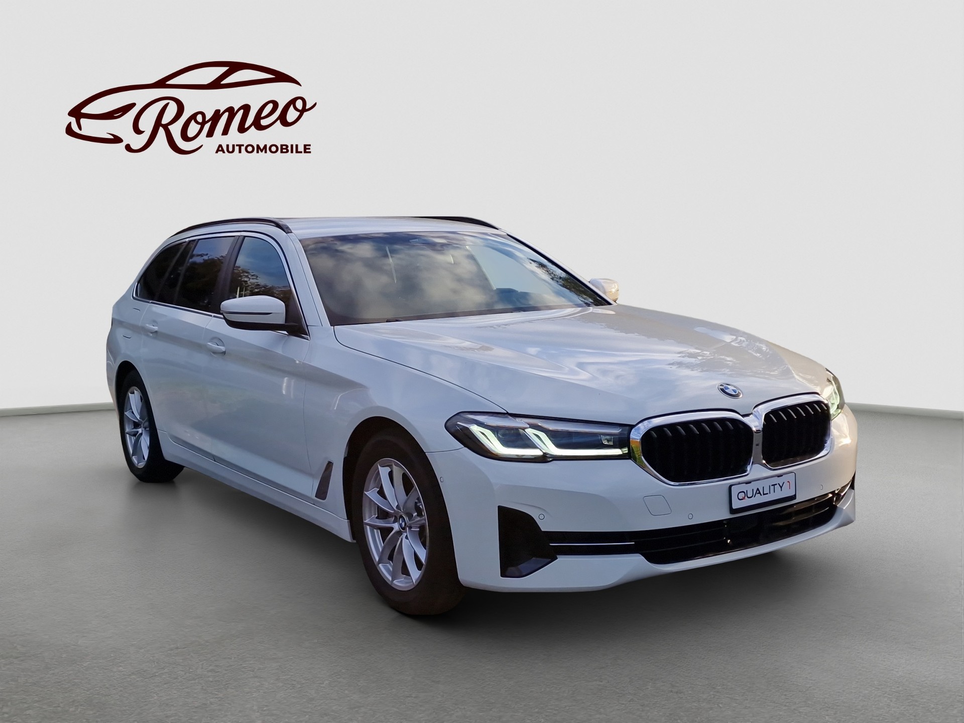 BMW 520d xDrive 48V Touring Steptronic ** Werkgarantie ** Gratis - Service ** Head Up **-image-4
