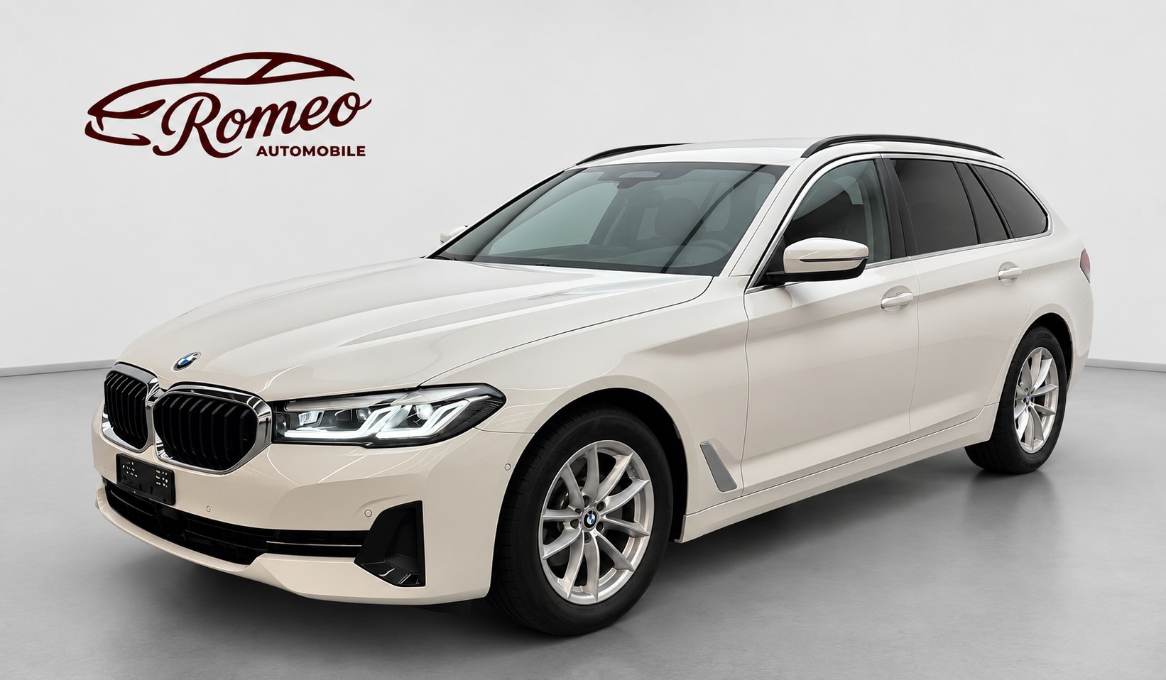 BMW 520d xDrive 48V Touring Steptronic ** Werkgarantie ** Gratis - Service ** Head Up **