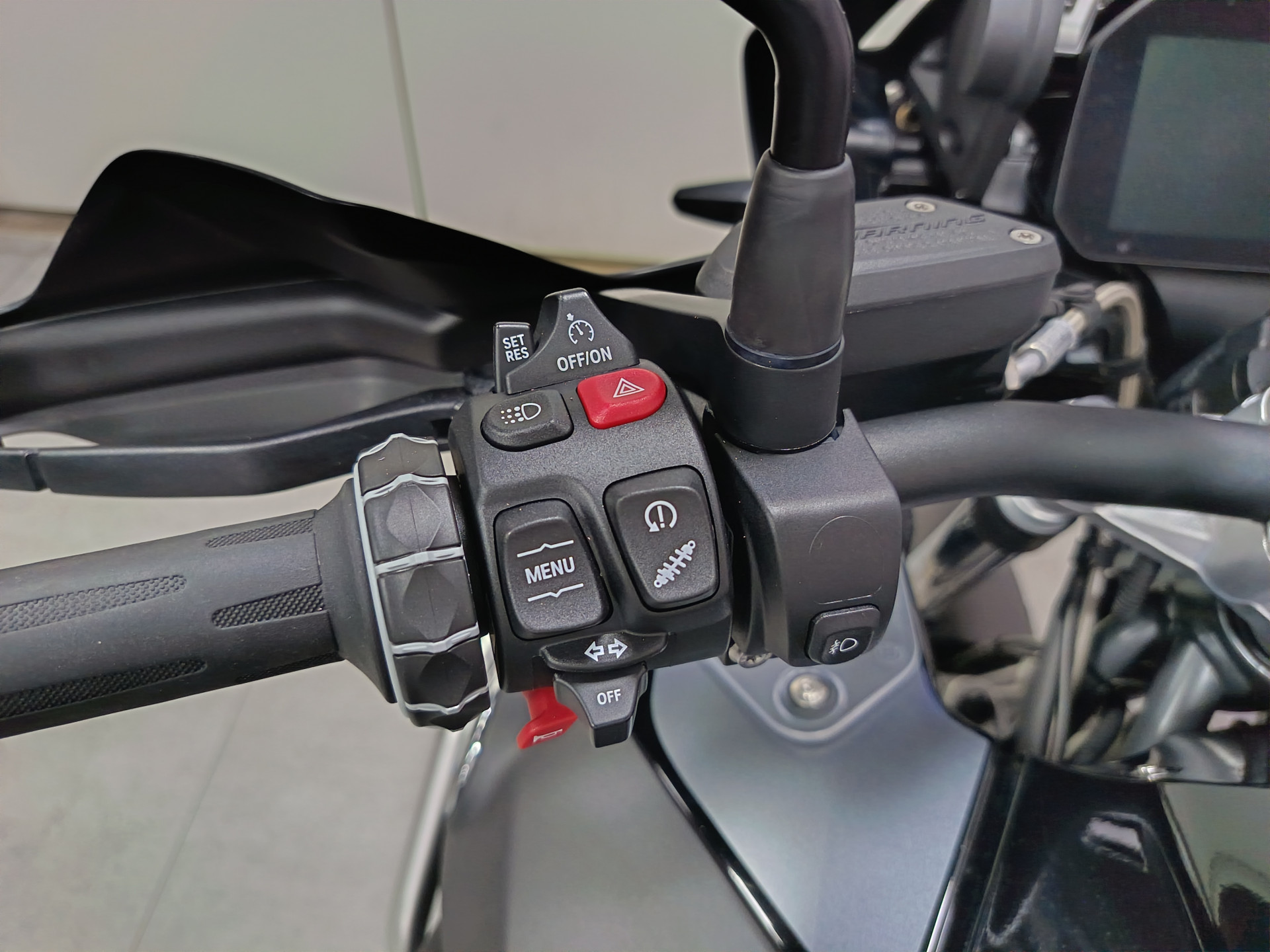 BMW R 1250 GS Adventure Triple Black - LEASING A 289 CHF-image-6
