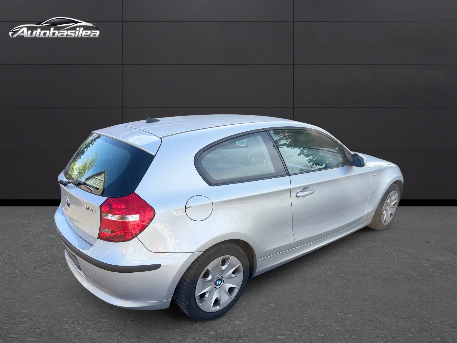 BMW 116i Steptronic-showroom-element-3