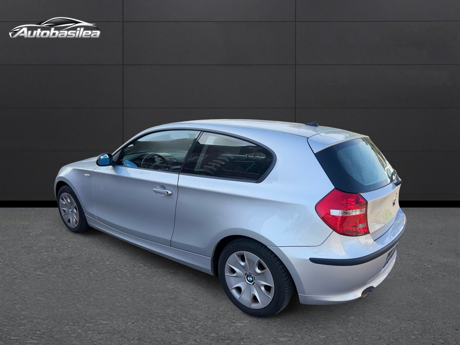 BMW 116i Steptronic-showroom-element-2