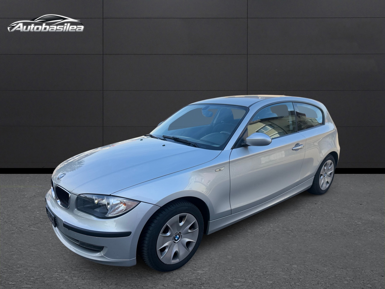 BMW 116i Steptronic-showroom-element-1