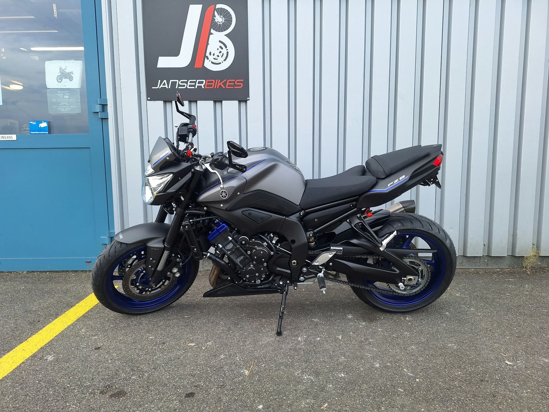 YAMAHA FZ8 N ABS-image-1
