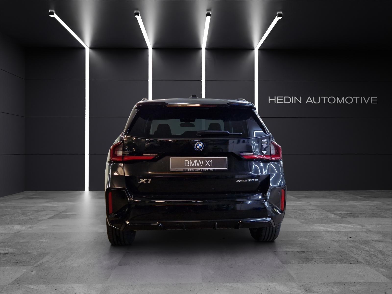 BMW X1 30e xDrive-showroom-element-3