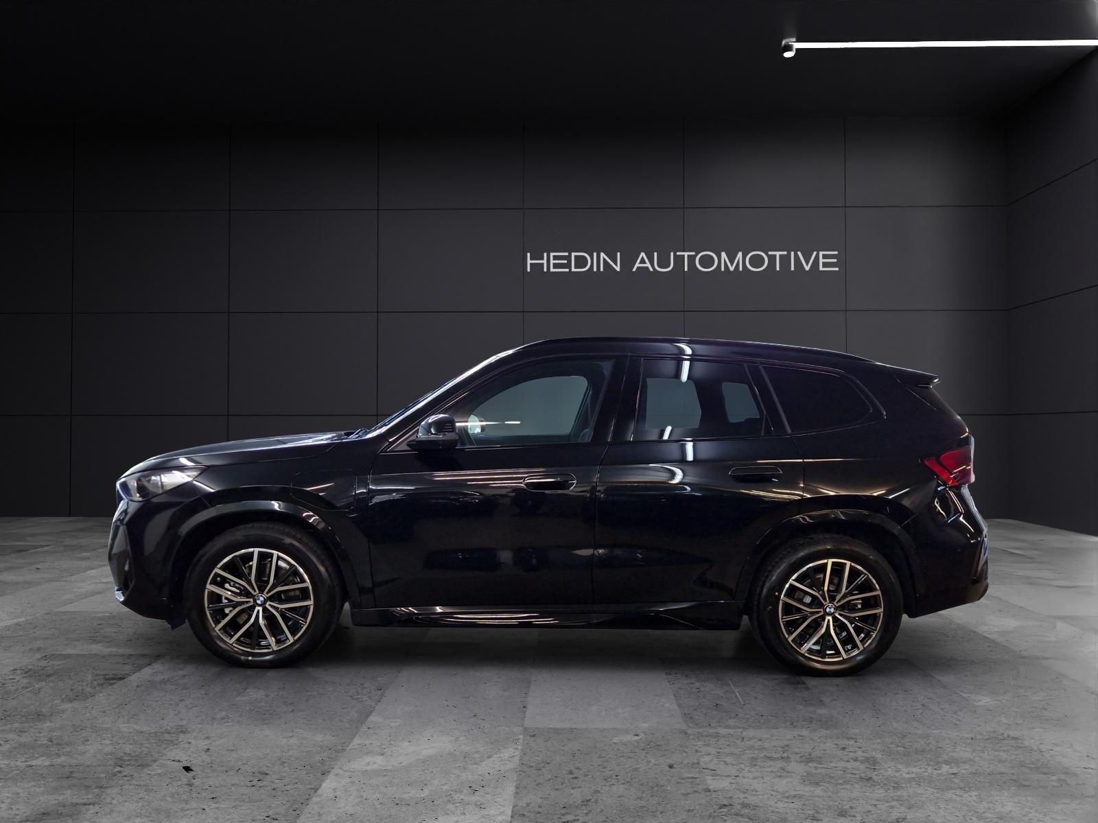 BMW X1 30e xDrive-showroom-element-1