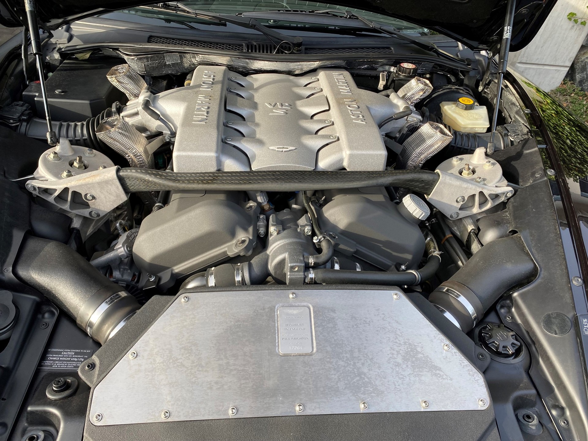 ASTON MARTIN Vanquish V12 S 5.9-48-image-5