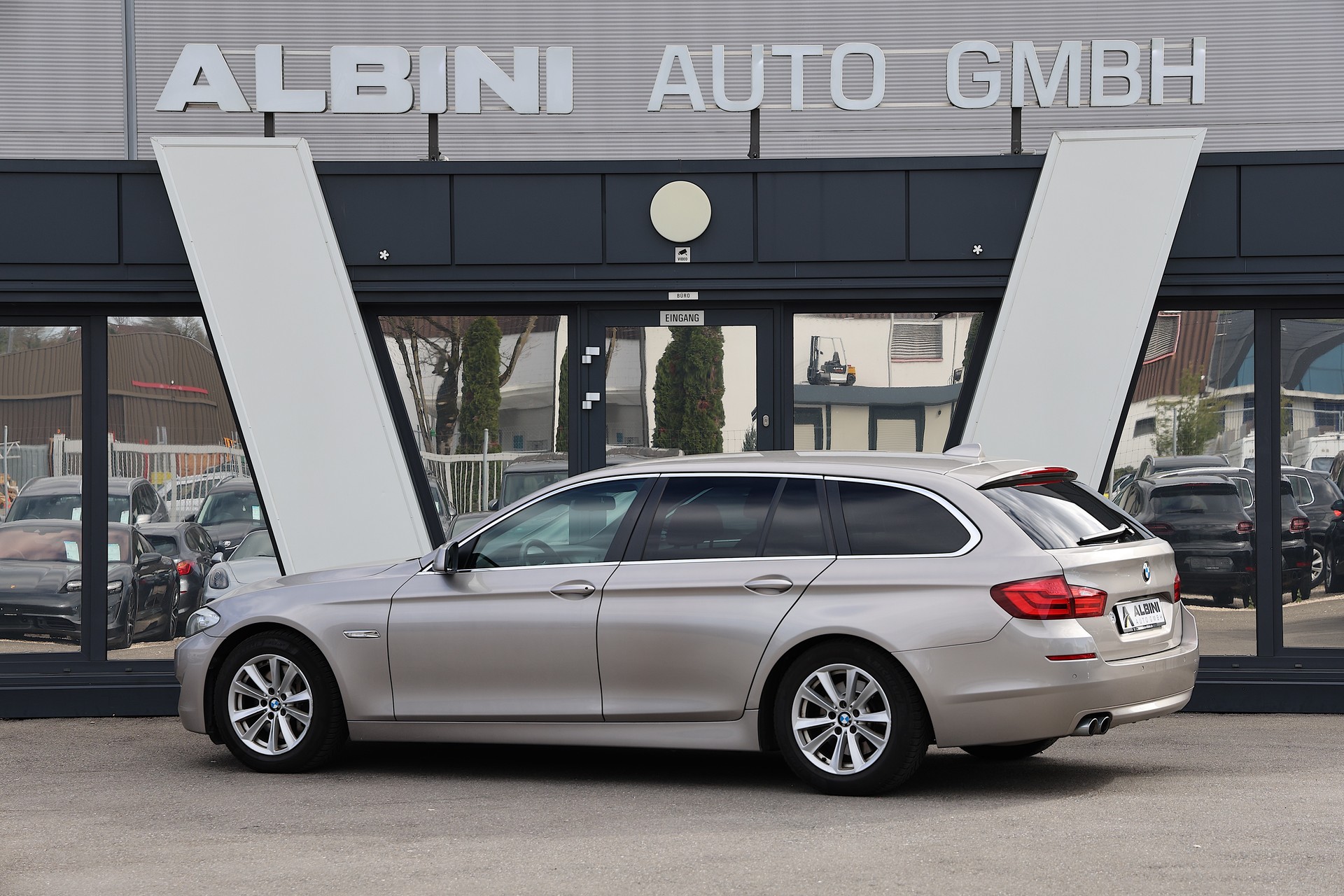 BMW 525d Touring Steptronic frisch ab MFK-showroom-element-2