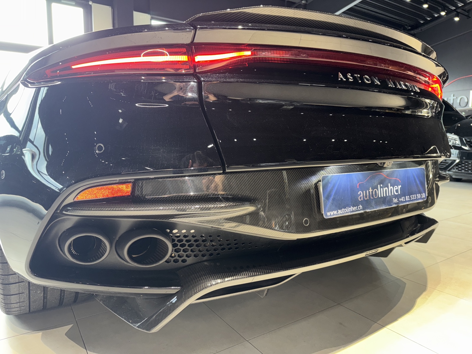 ASTON MARTIN DBS Coupé Superleggera-image-15