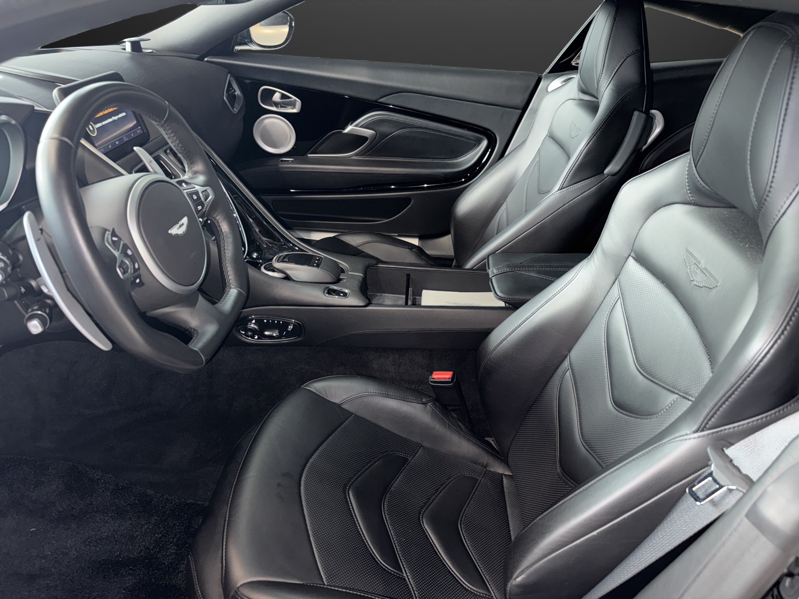 ASTON MARTIN DBS Coupé Superleggera-image-7