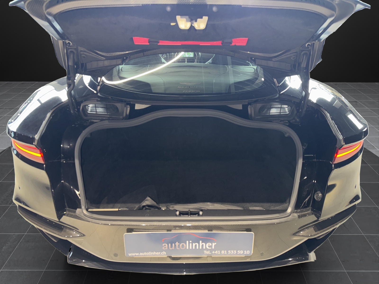 ASTON MARTIN DBS Coupé Superleggera-image-12