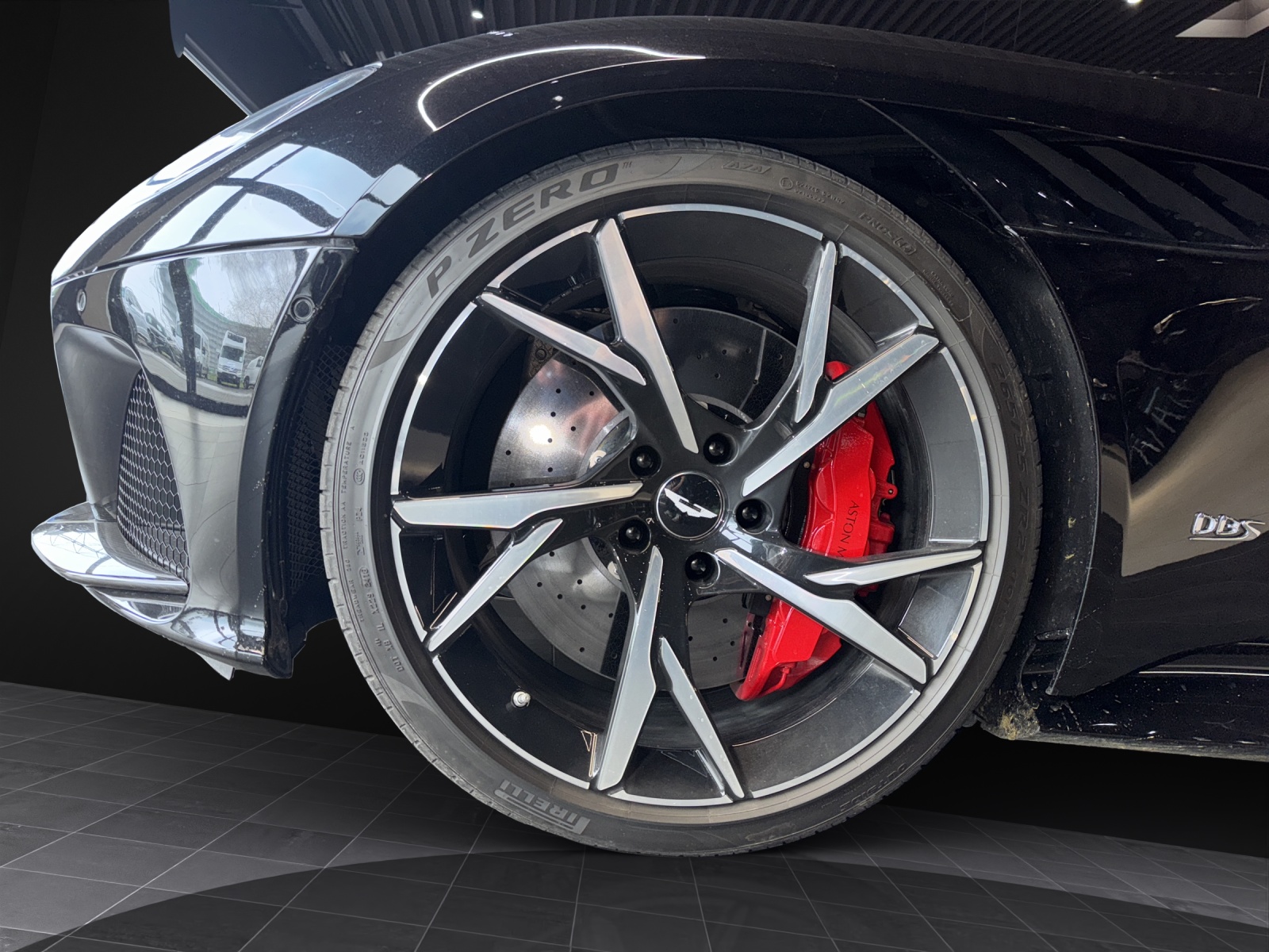 ASTON MARTIN DBS Coupé Superleggera-image-13