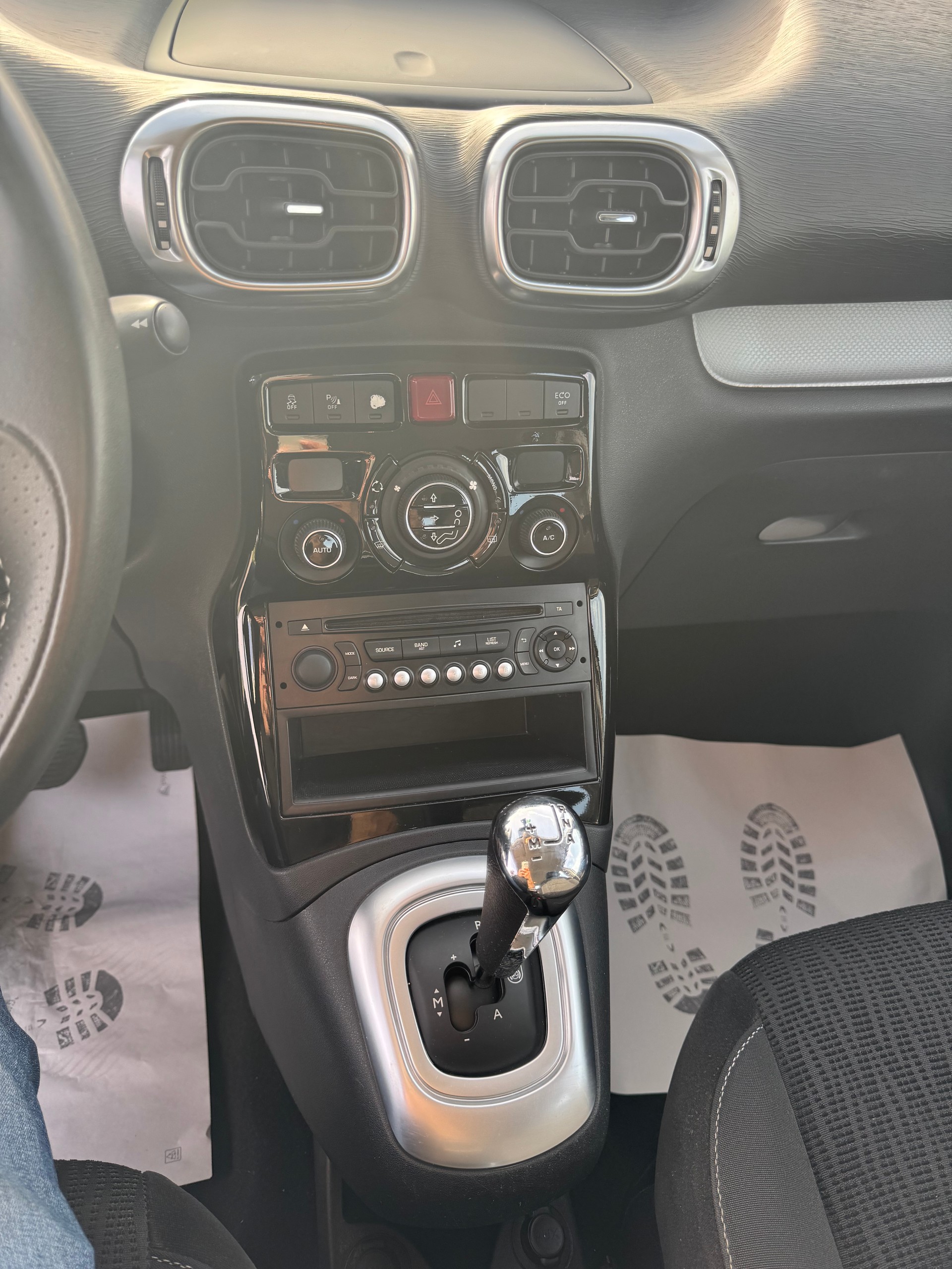CITROEN C3 Picasso 1.6 HDi Exclusive EGS6-image-6