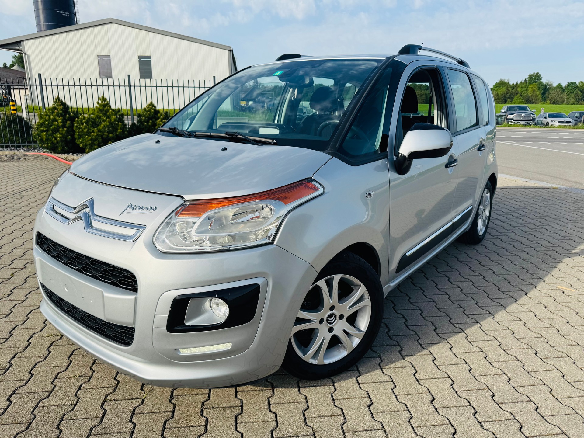 CITROEN C3 Picasso 1.6 HDi Exclusive EGS6-image-1