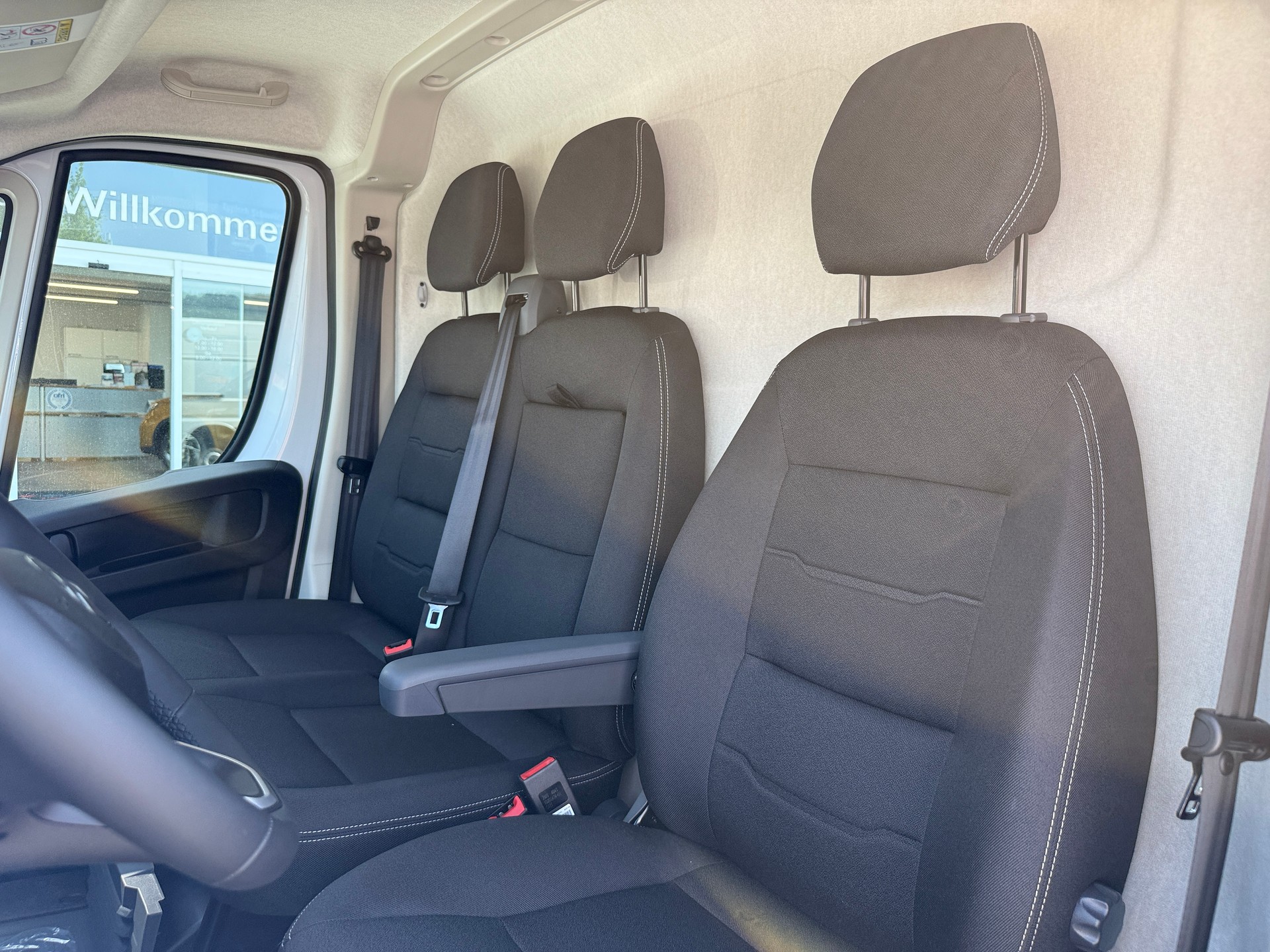 CITROEN Jumper 35+ 2.2 BlueHDi 180PS L4H3 EAT8 270° Apple Car-Play alle Assistenten Beste Ausstattung im Angebot. Alle Grössen verfügbar-image-10