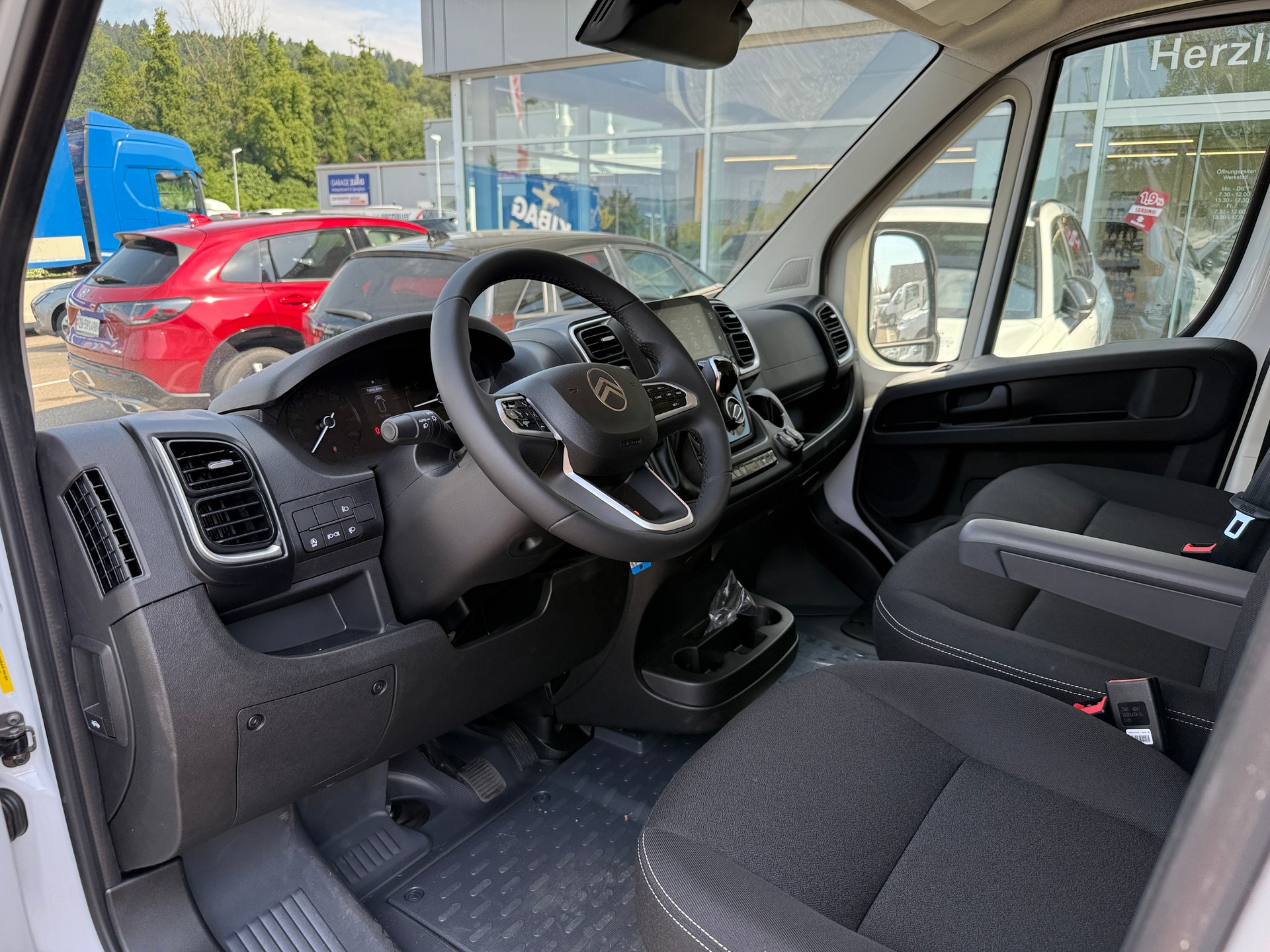 CITROEN Jumper 35+ 2.2 BlueHDi 180PS L4H3 EAT8 270° Apple Car-Play alle Assistenten Beste Ausstattung im Angebot. Alle Grössen verfügbar-image-9