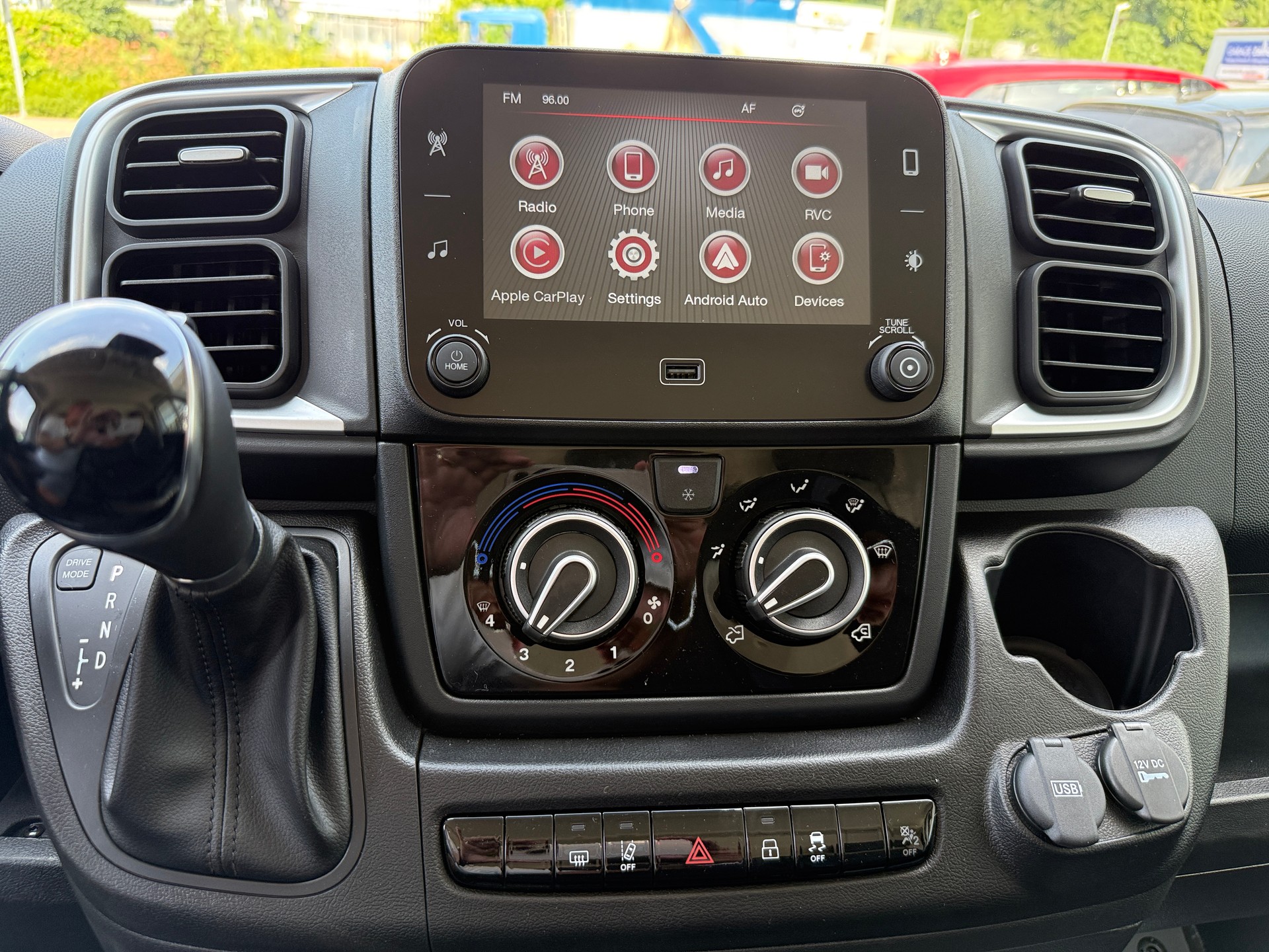 CITROEN Jumper 35+ 2.2 BlueHDi 180PS L4H3 EAT8 270° Apple Car-Play alle Assistenten Beste Ausstattung im Angebot. Alle Grössen verfügbar-image-15