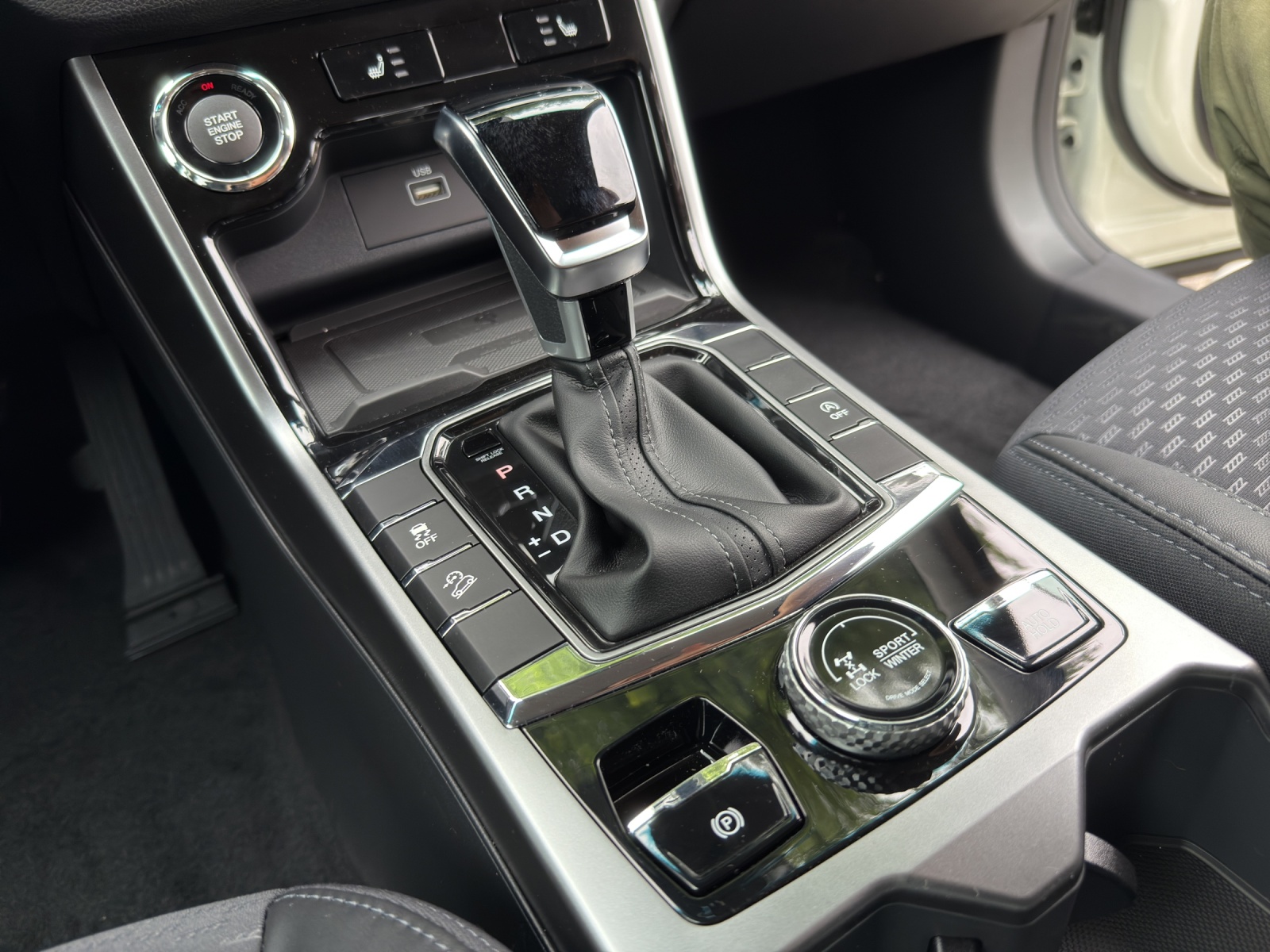 KGM-SsangYong Korando 1.5 T-Gdi Blackline 4WD-image-15