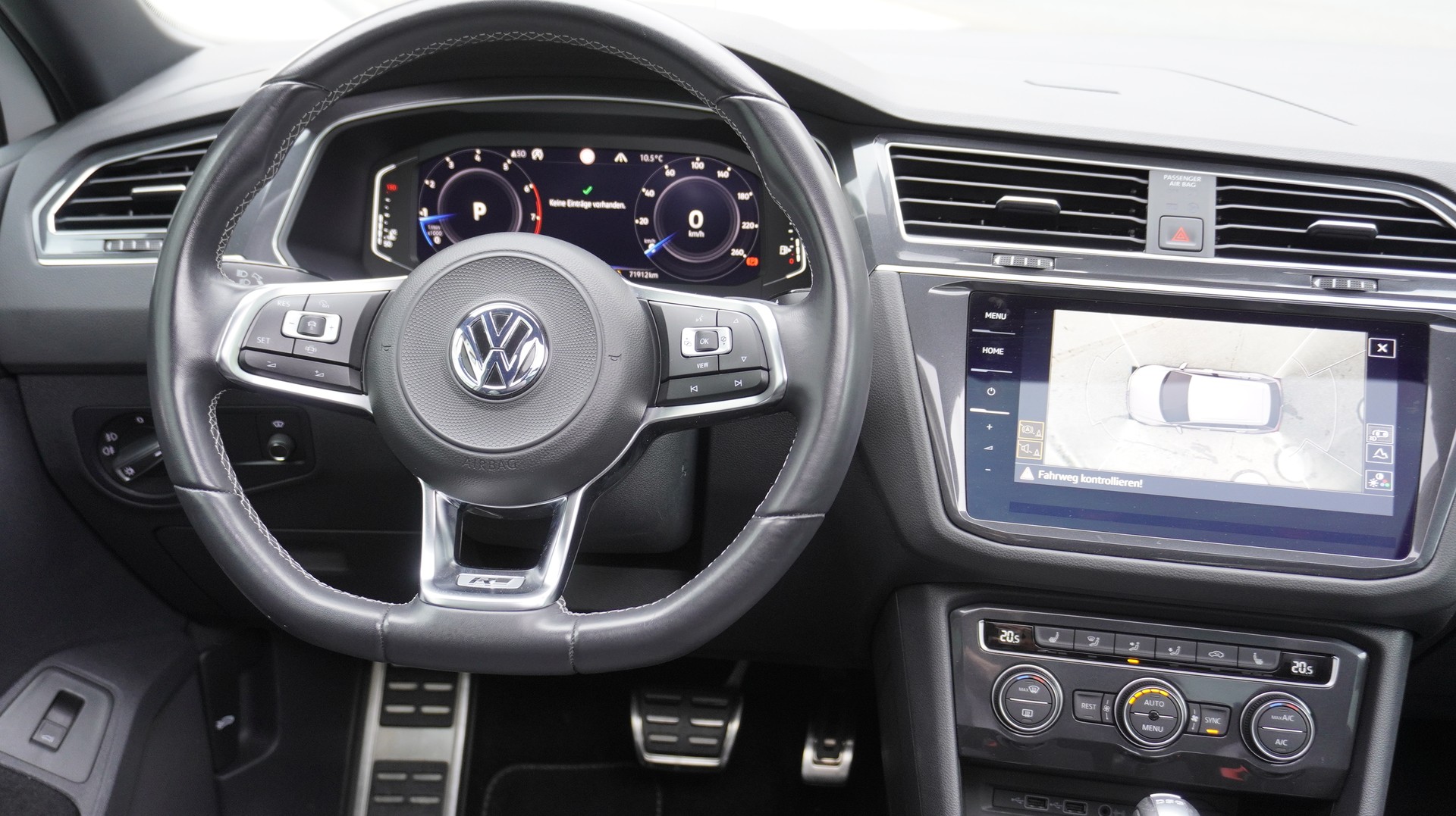 VW Tiguan 2.0TSI Highline 4Motion DSG-showroom-element-1