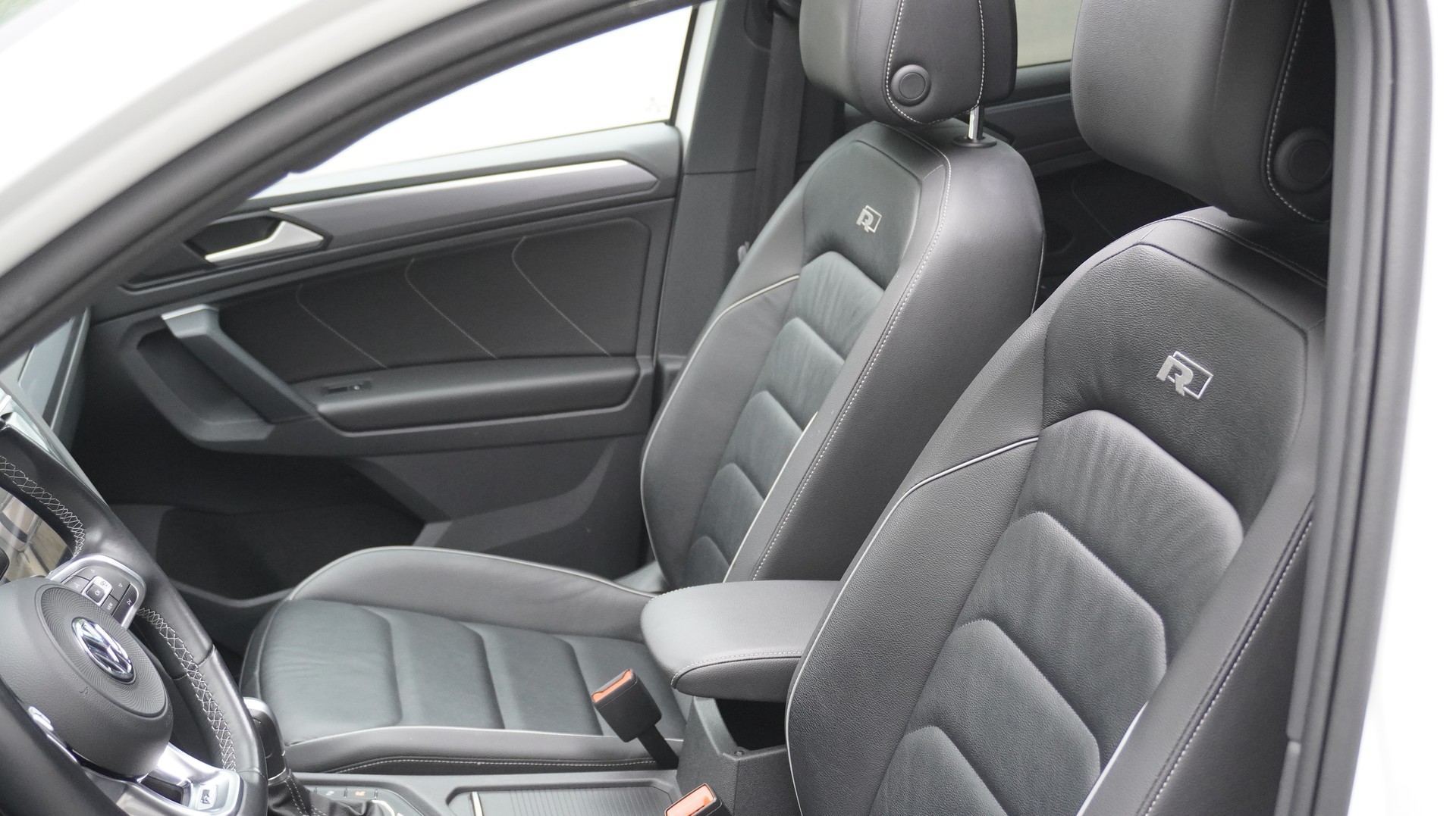VW Tiguan 2.0TSI Highline 4Motion DSG-showroom-element-3
