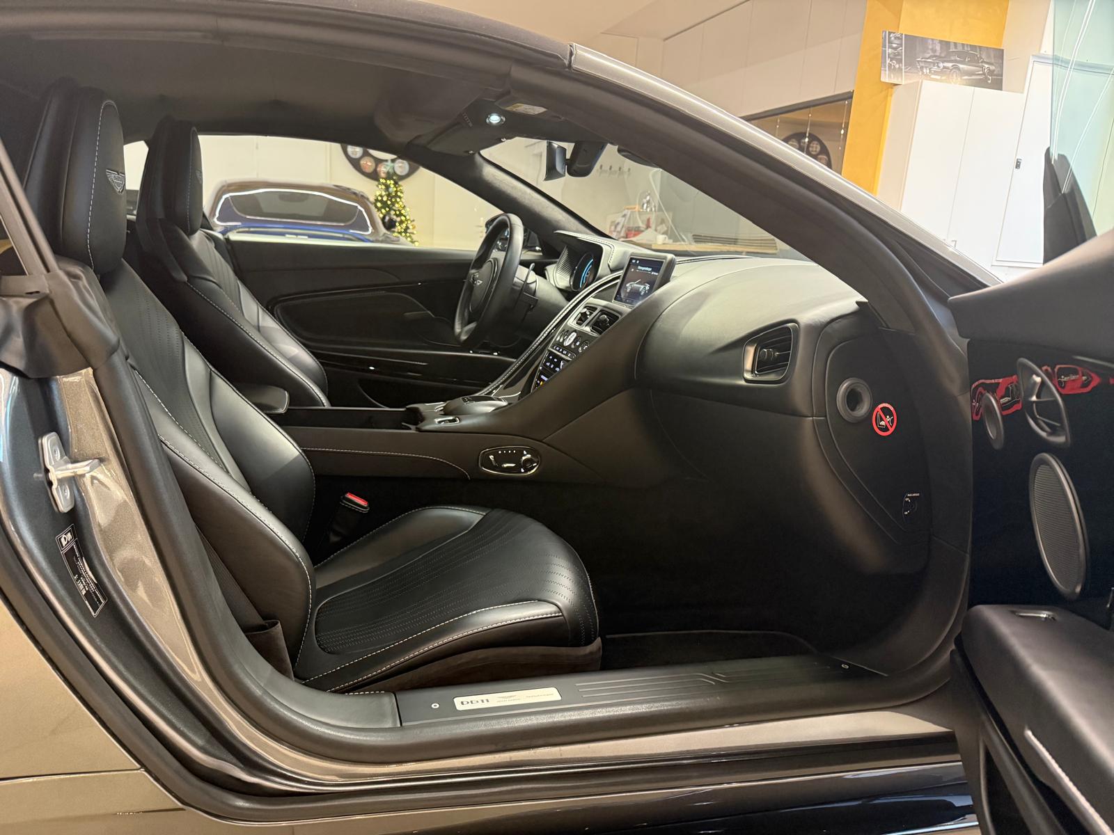 ASTON MARTIN DB11 V8 Volante Touchtronic 3-image-17