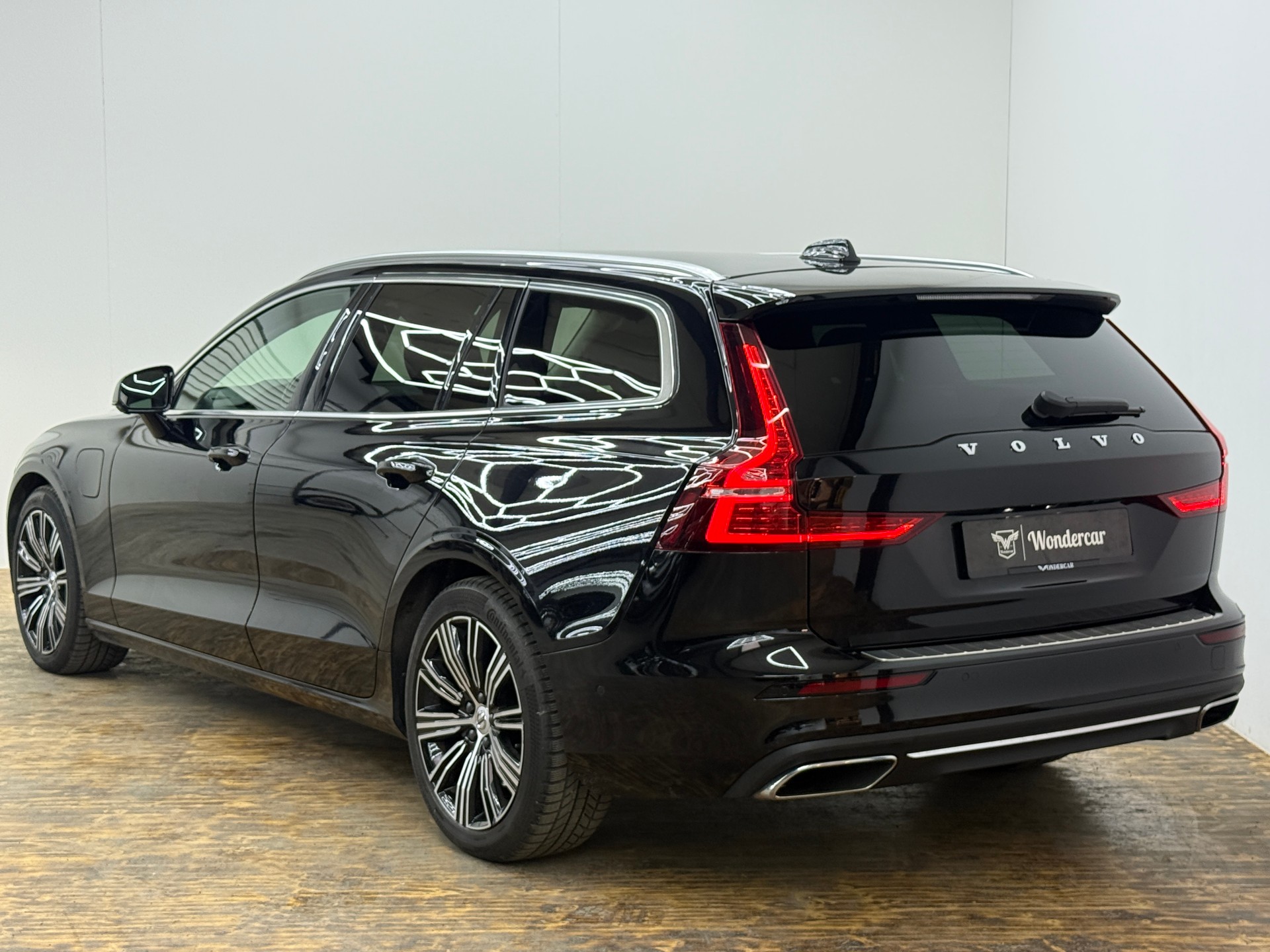 VOLVO V60 T6 eAWD Twin Engine Inscription Geartronic-image-9