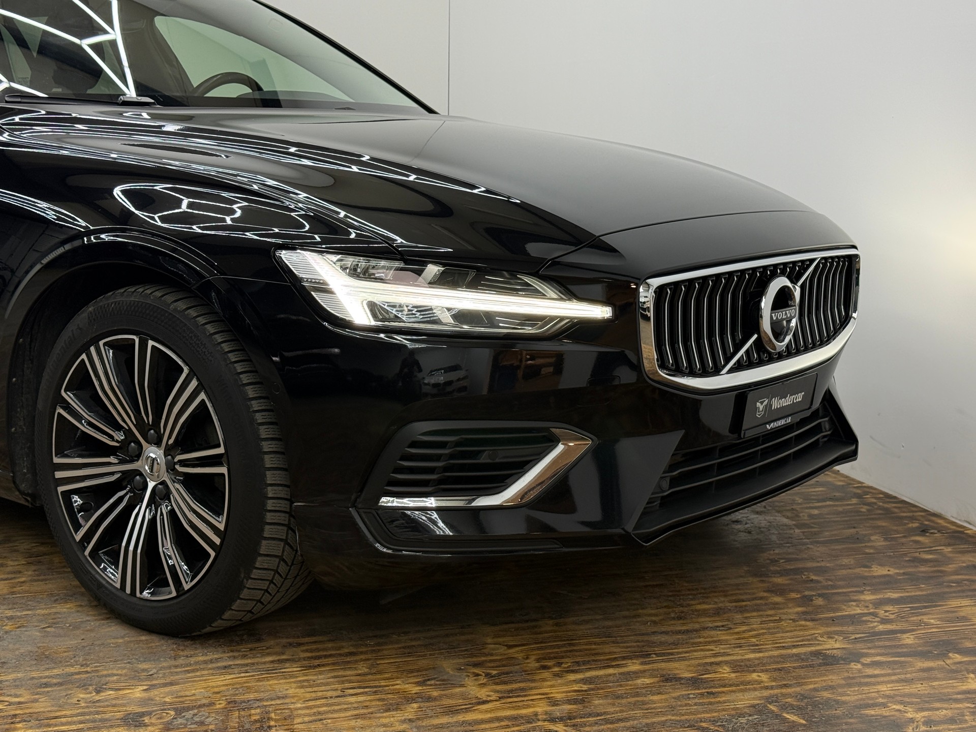 VOLVO V60 T6 eAWD Twin Engine Inscription Geartronic-showroom-element-1