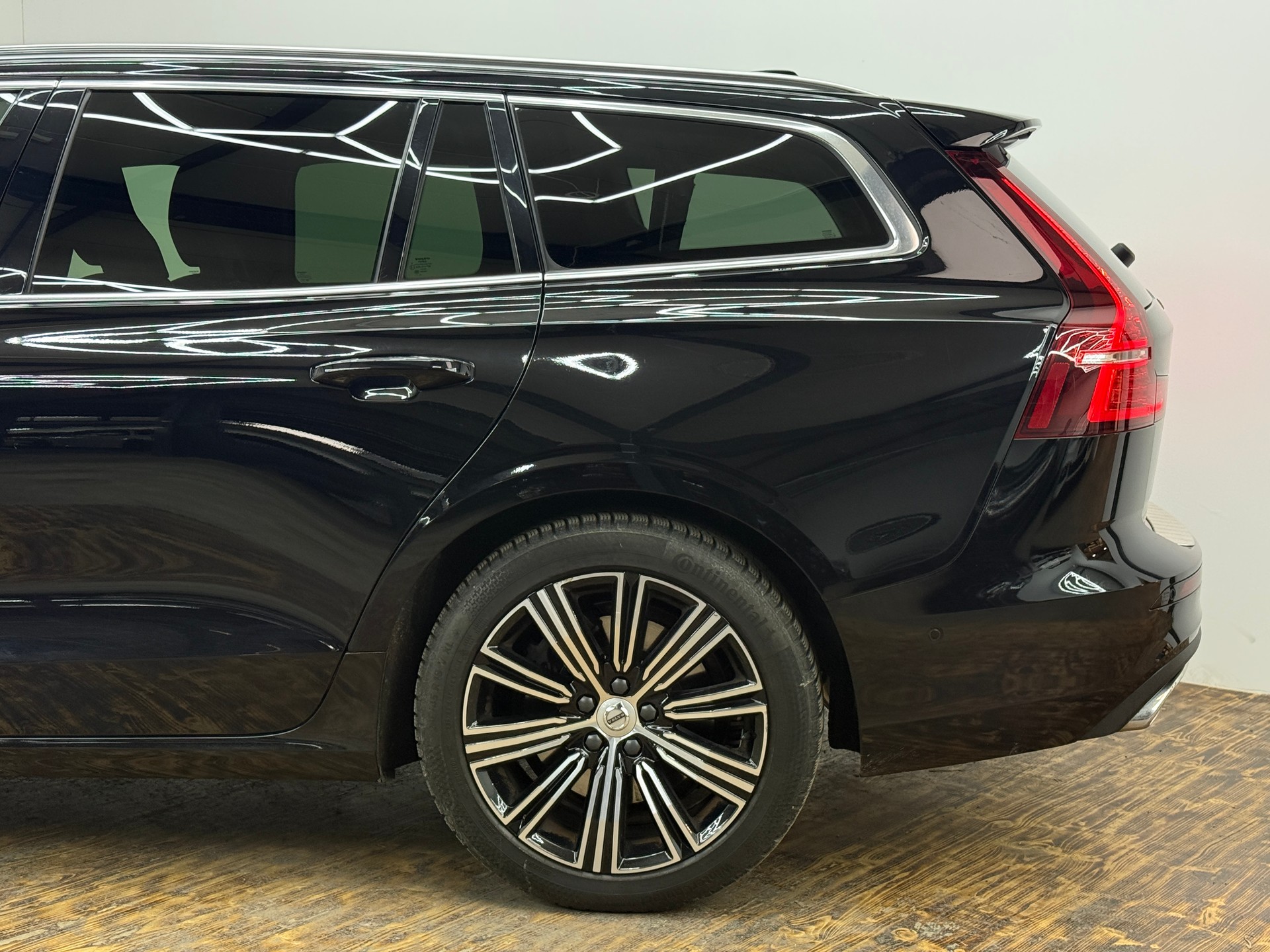 VOLVO V60 T6 eAWD Twin Engine Inscription Geartronic-image-8