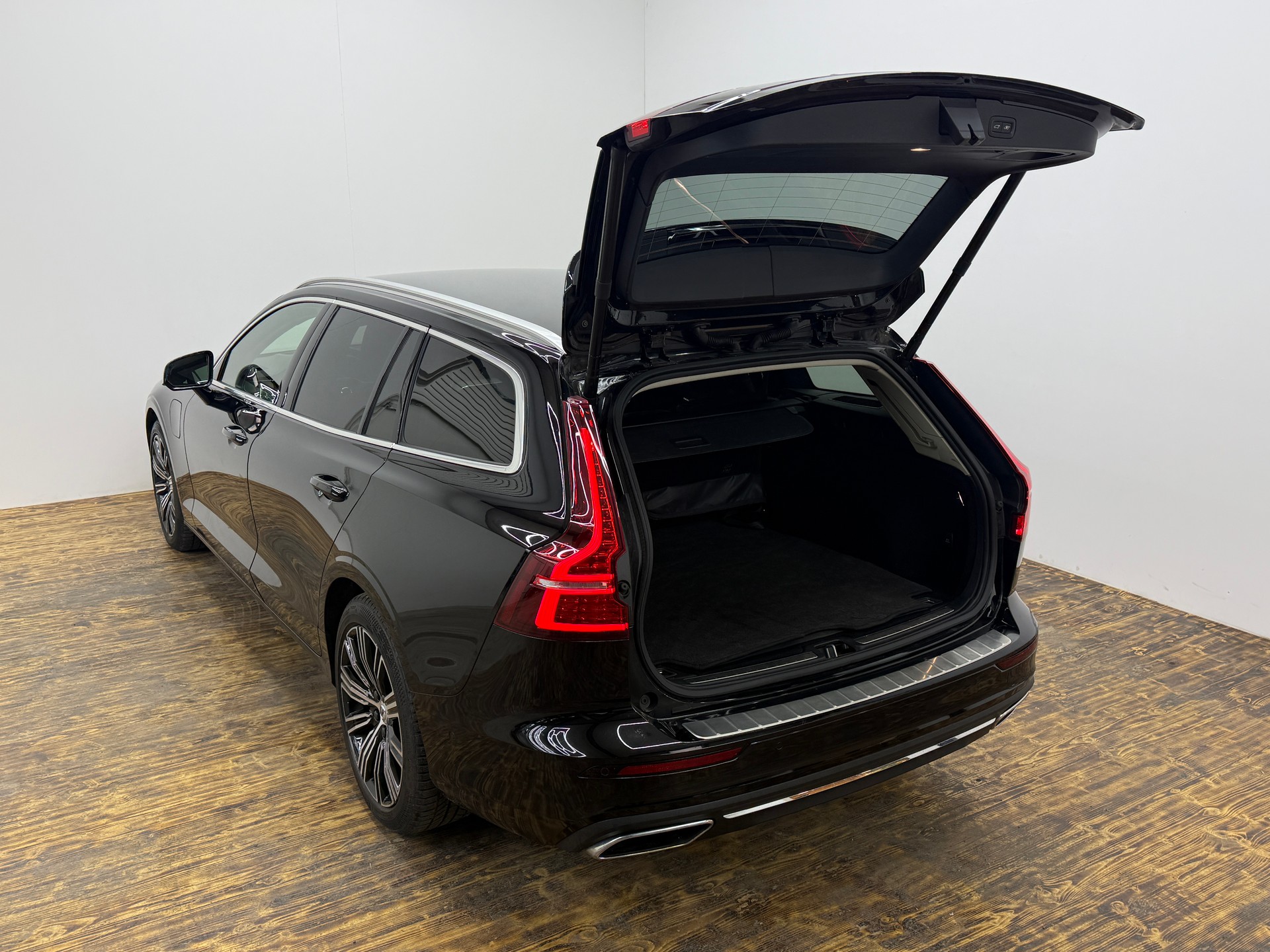 VOLVO V60 T6 eAWD Twin Engine Inscription Geartronic-image-23