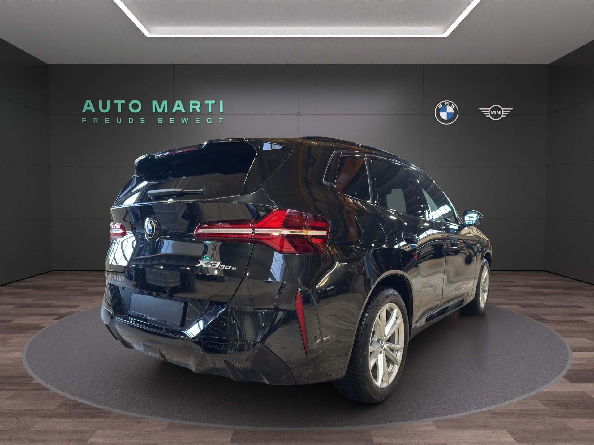 BMW X3 30e xDrive-showroom-element-3