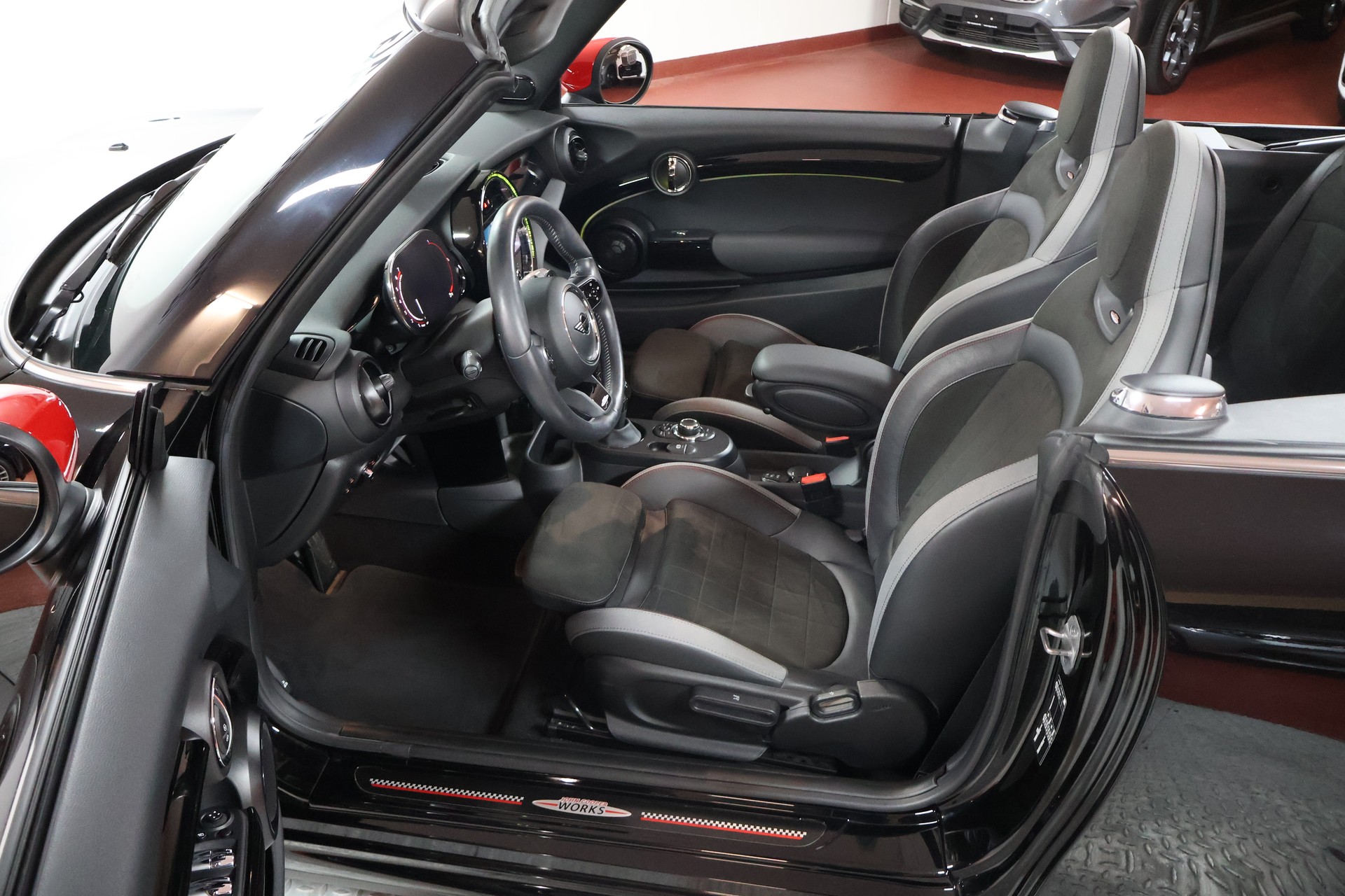 MINI Cooper John Cooper Works Cabriolet Steptronic-image-7