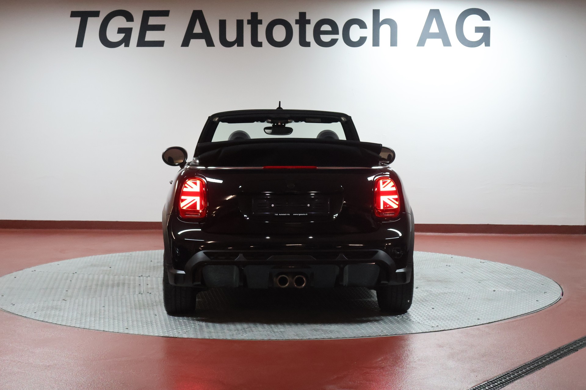MINI Cooper John Cooper Works Cabriolet Steptronic-image-19