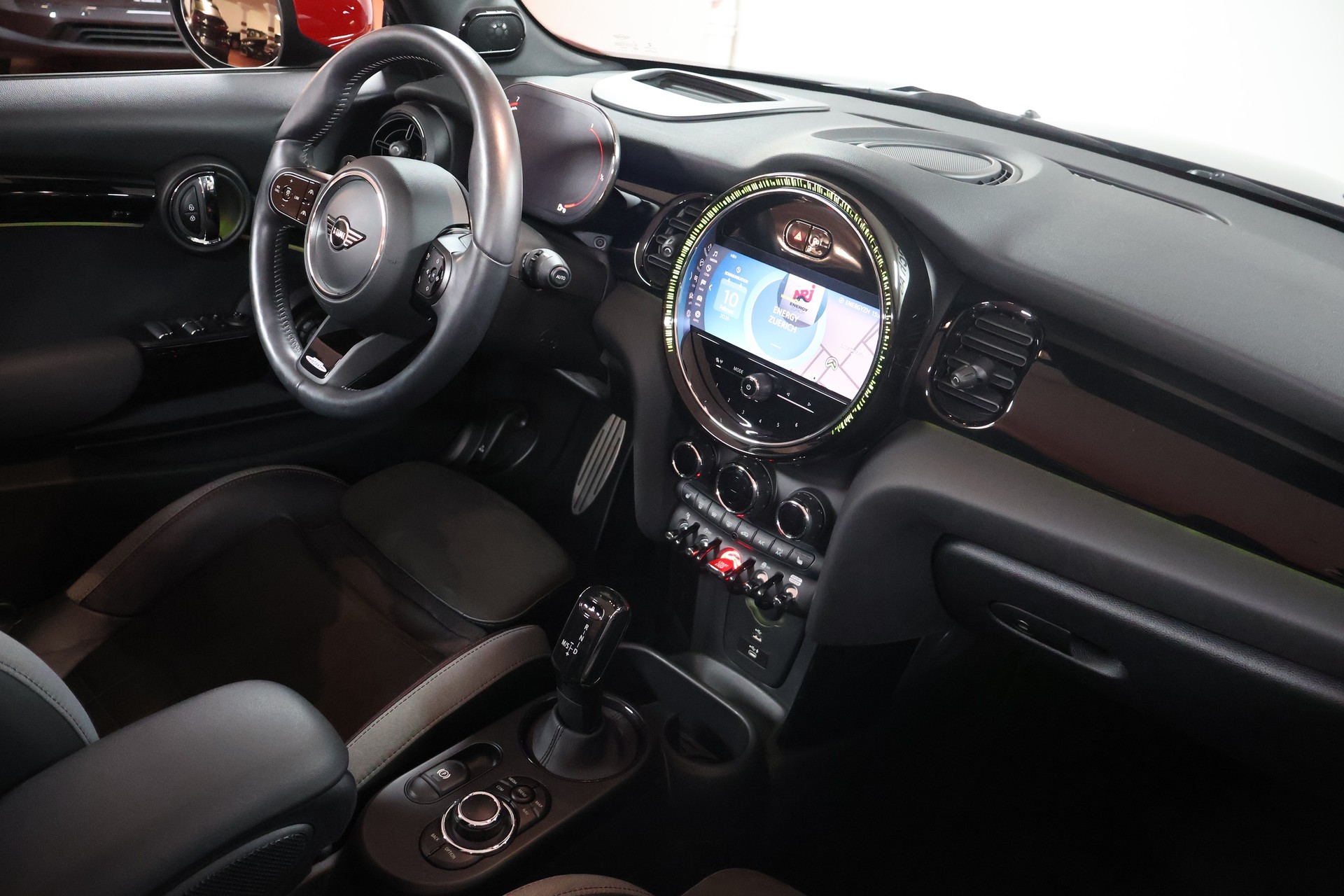 MINI Cooper John Cooper Works Cabriolet Steptronic-image-11