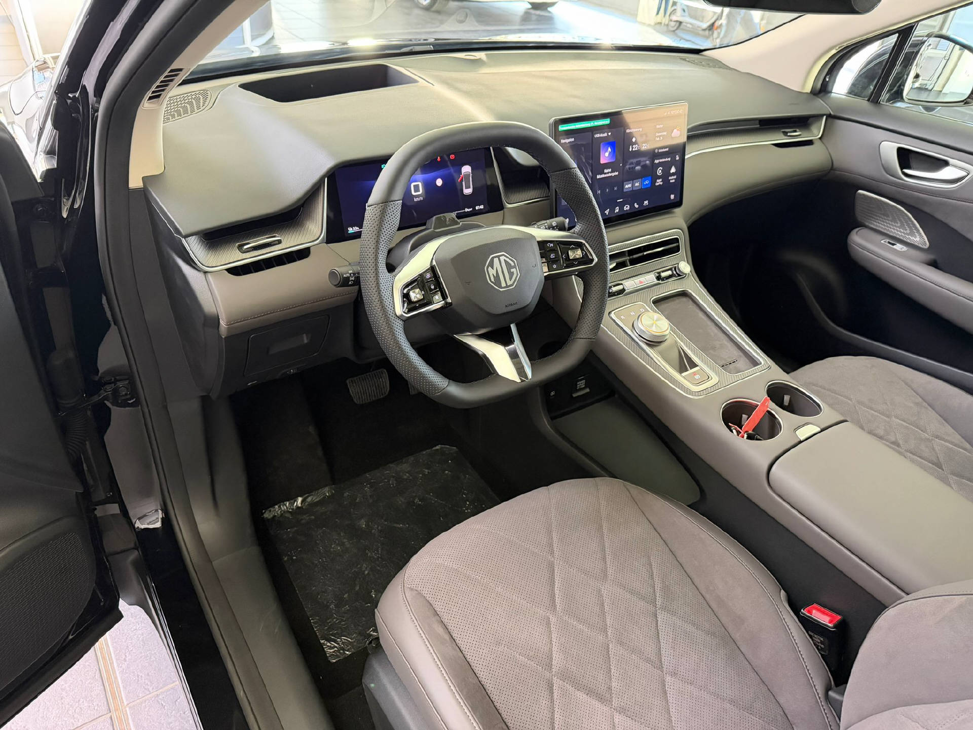 MG S6 EV 77 kWh Luxury 4WD-image-5