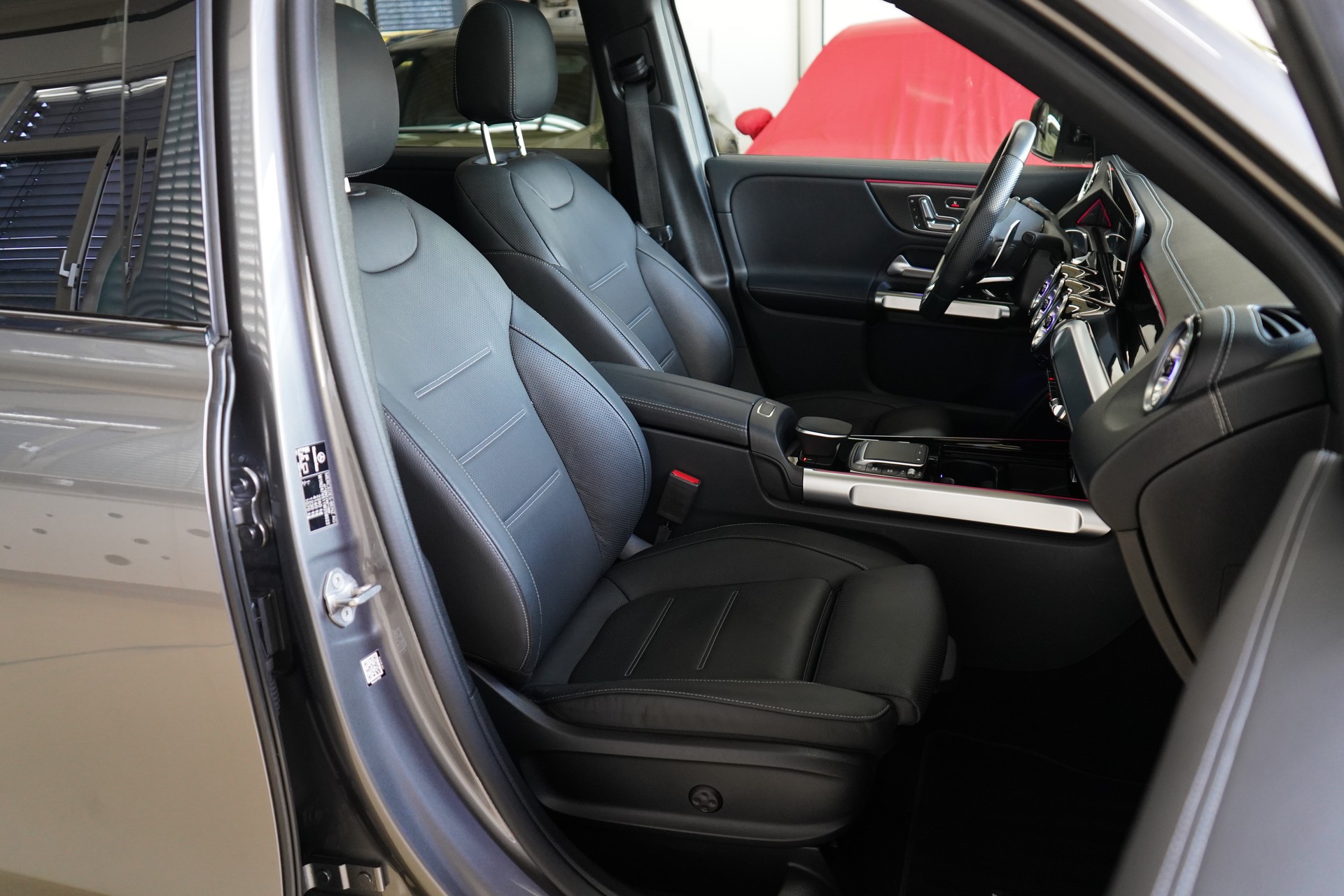 MERCEDES-BENZ GLB 35 AMG 4Matic 8G-Tronic-image-31