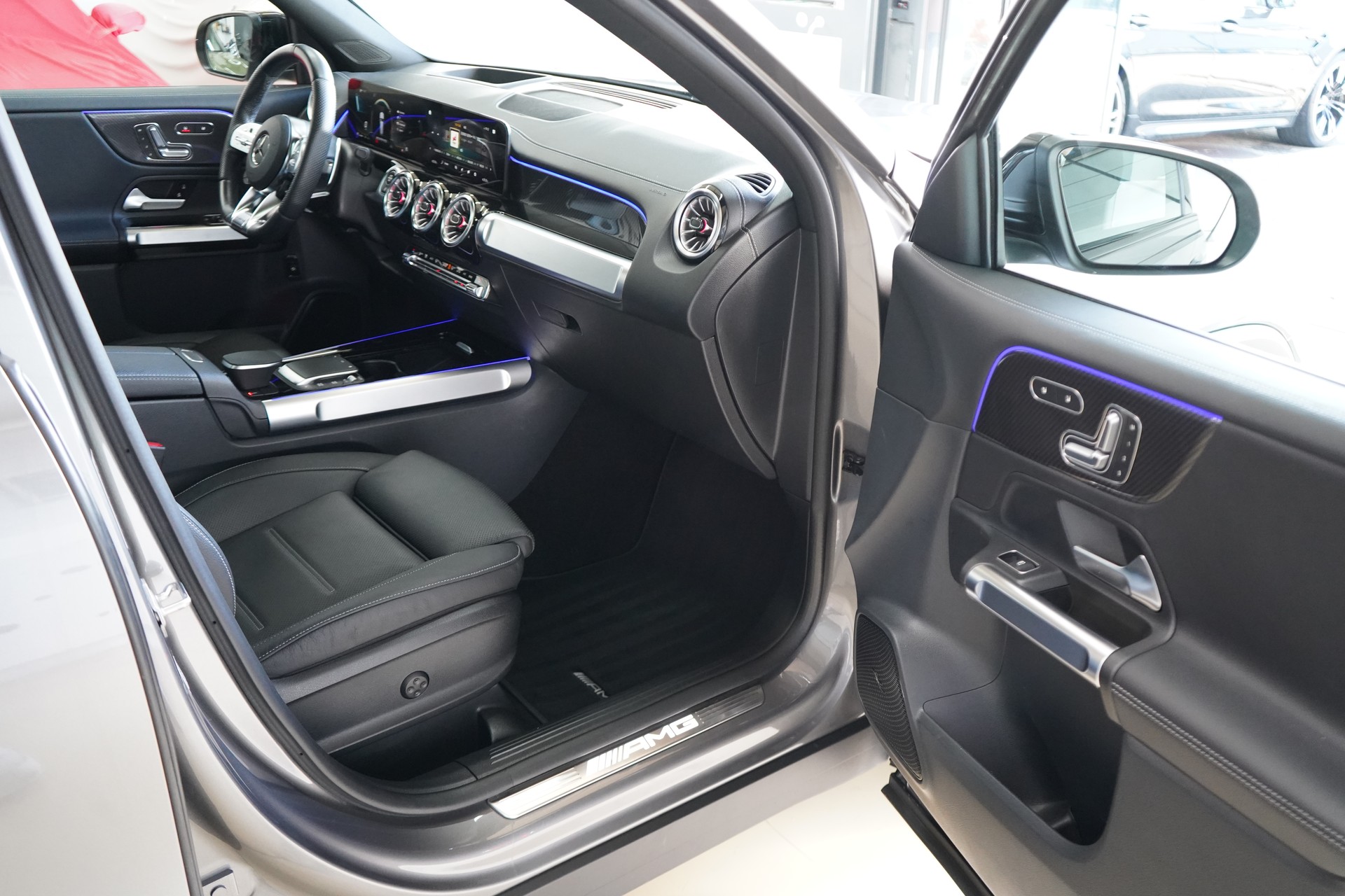 MERCEDES-BENZ GLB 35 AMG 4Matic 8G-Tronic-image-26
