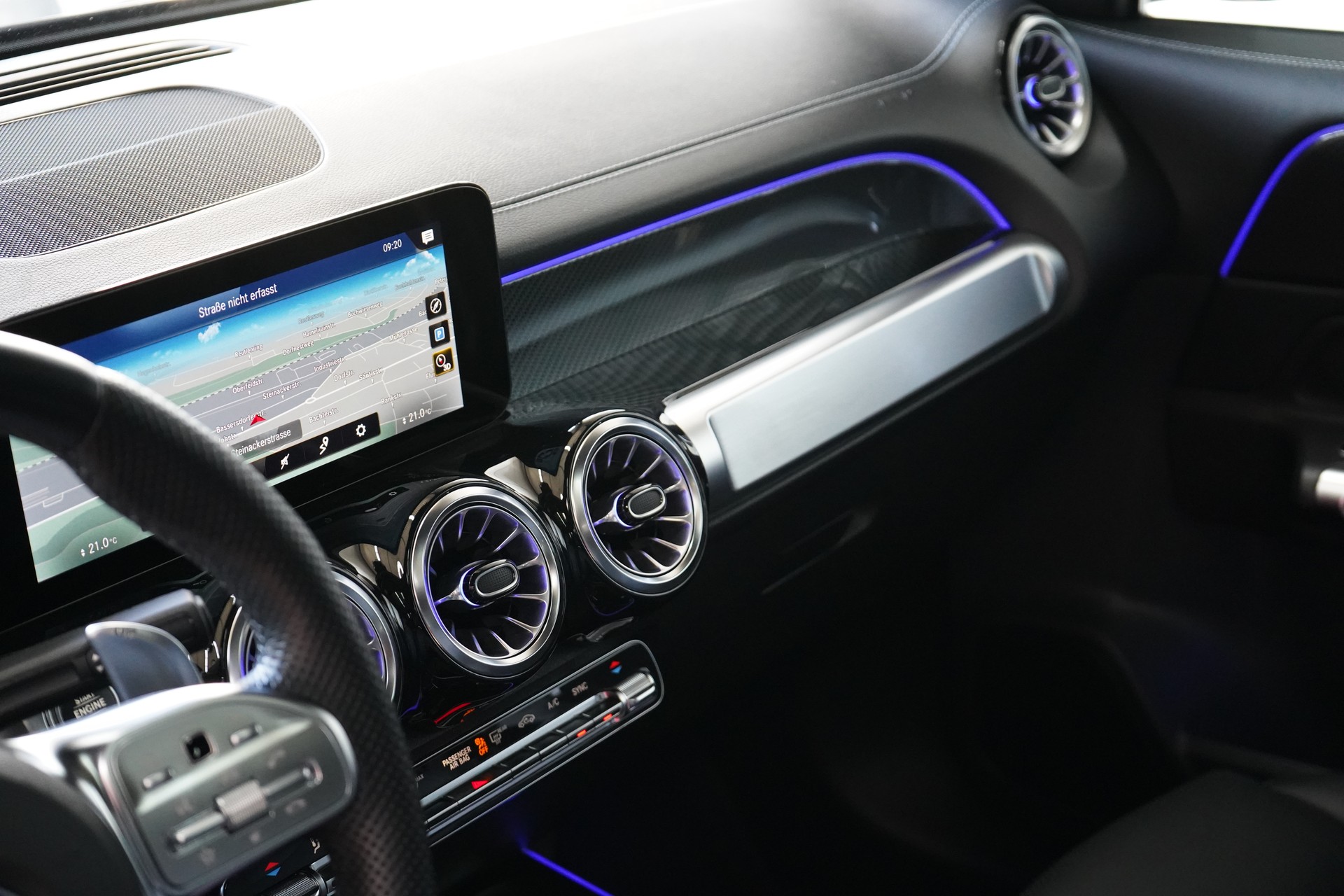 MERCEDES-BENZ GLB 35 AMG 4Matic 8G-Tronic-image-16