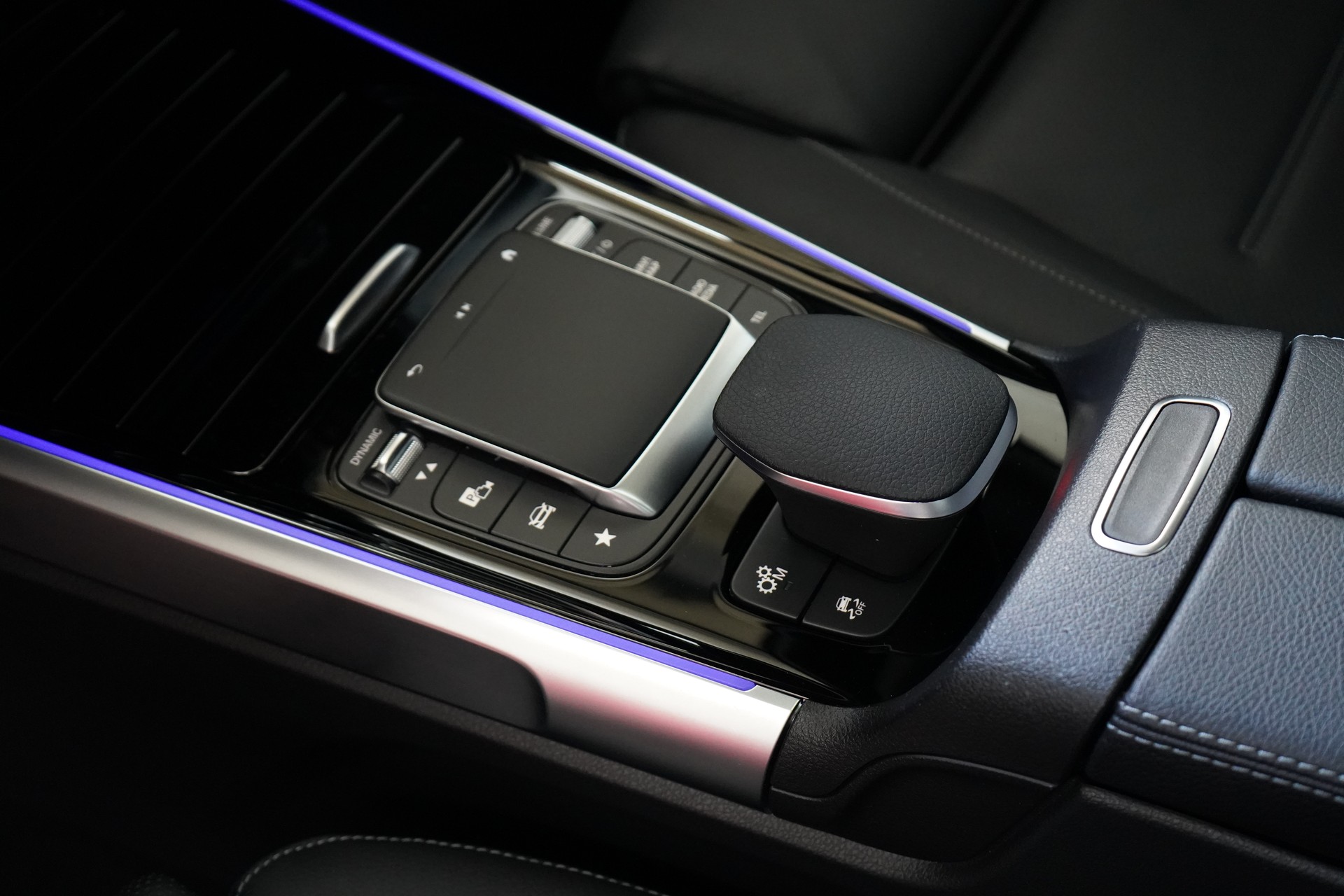 MERCEDES-BENZ GLB 35 AMG 4Matic 8G-Tronic-image-17